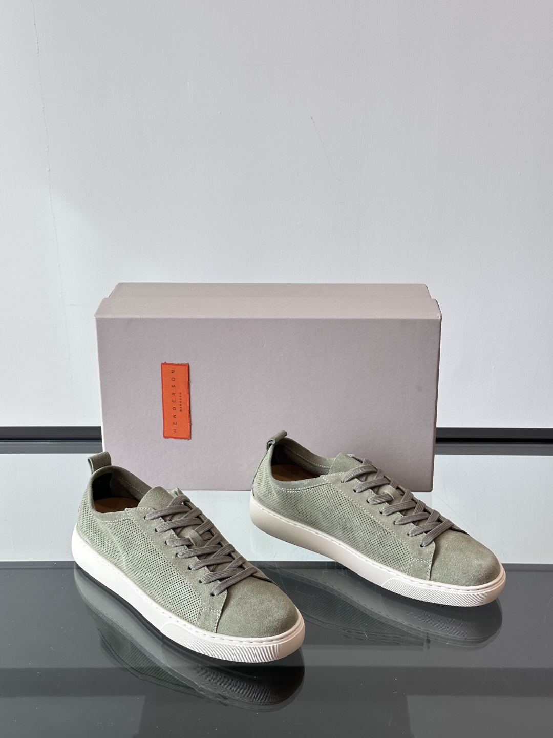 Henderson意大利品牌休闲运动鞋👟，Henderson的鞋履不仅舒适，还超级百搭。无论是职场、约会