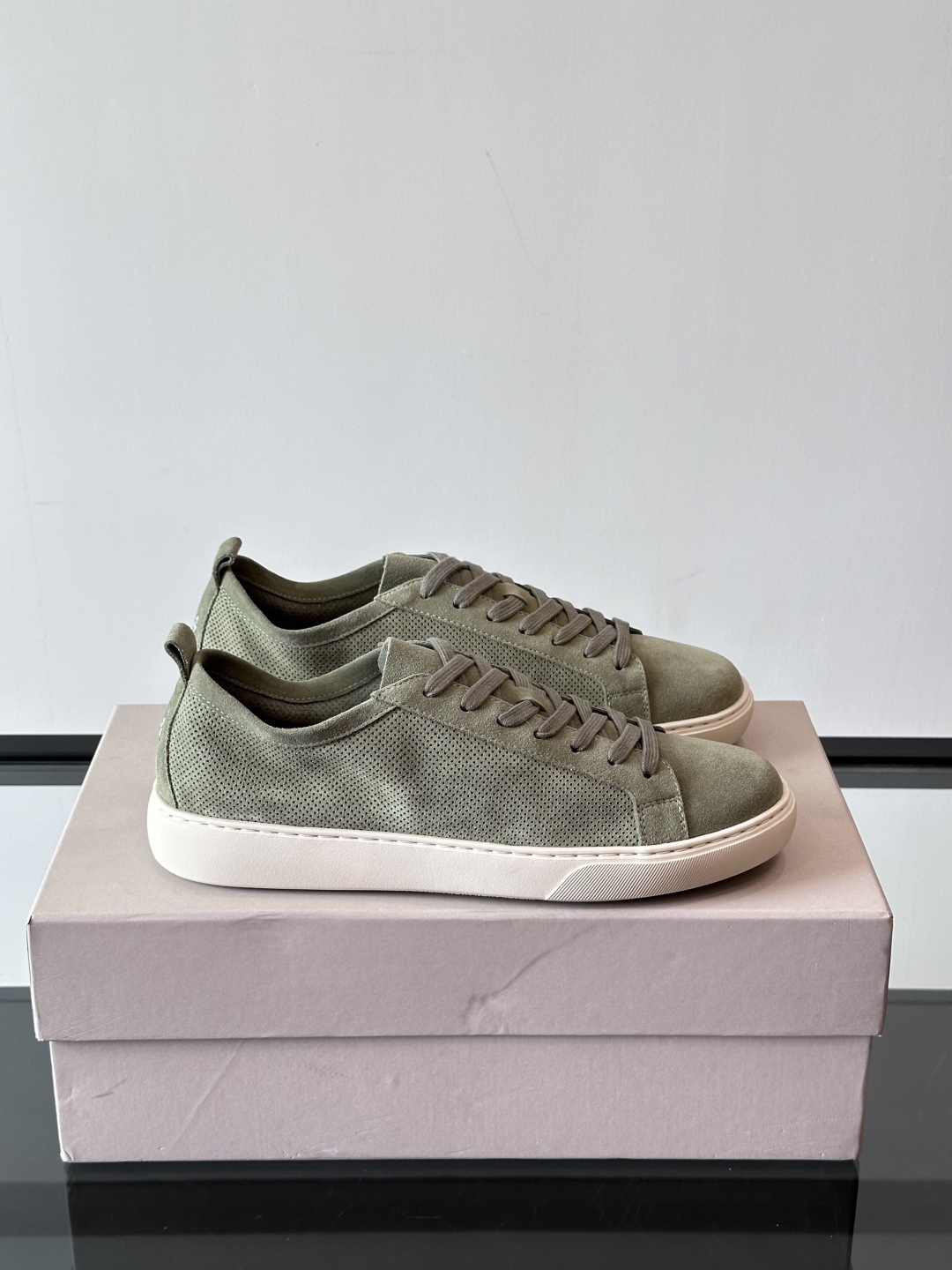 Henderson意大利品牌休闲运动鞋👟，Henderson的鞋履不仅舒适，还超级百搭。无论是职场、约会