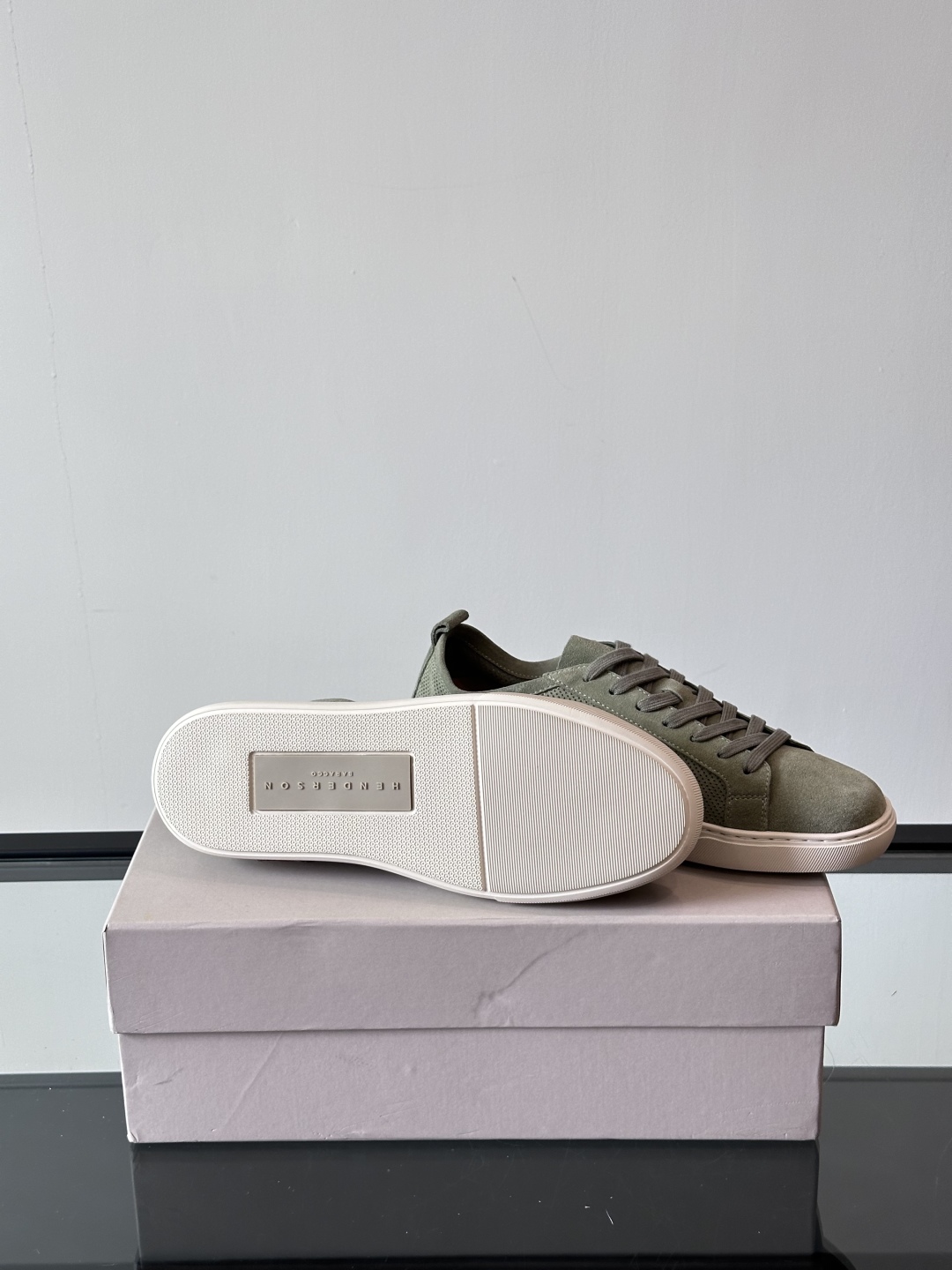Henderson意大利品牌休闲运动鞋👟，Henderson的鞋履不仅舒适，还超级百搭。无论是职场、约会