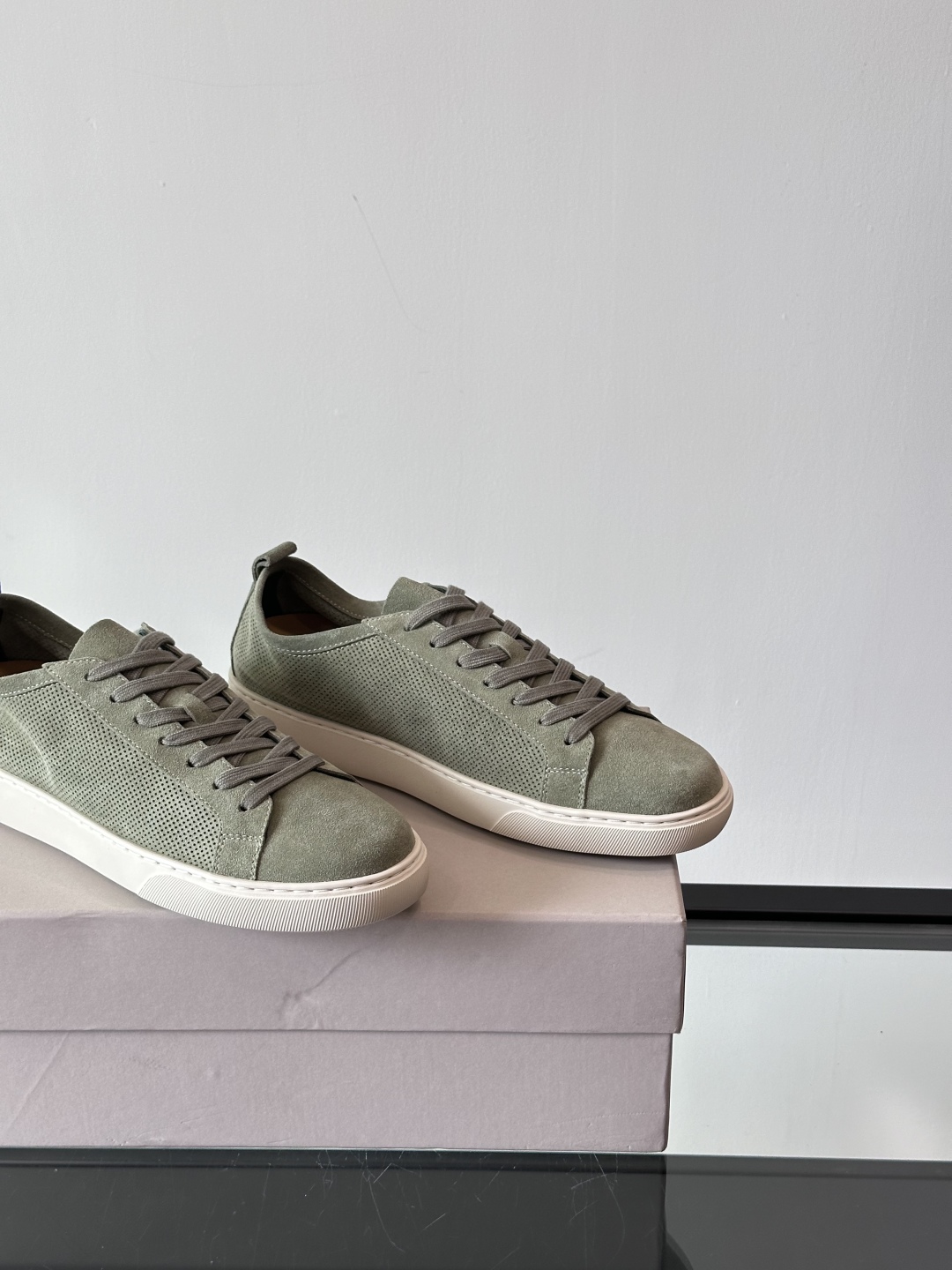 Henderson意大利品牌休闲运动鞋👟，Henderson的鞋履不仅舒适，还超级百搭。无论是职场、约会