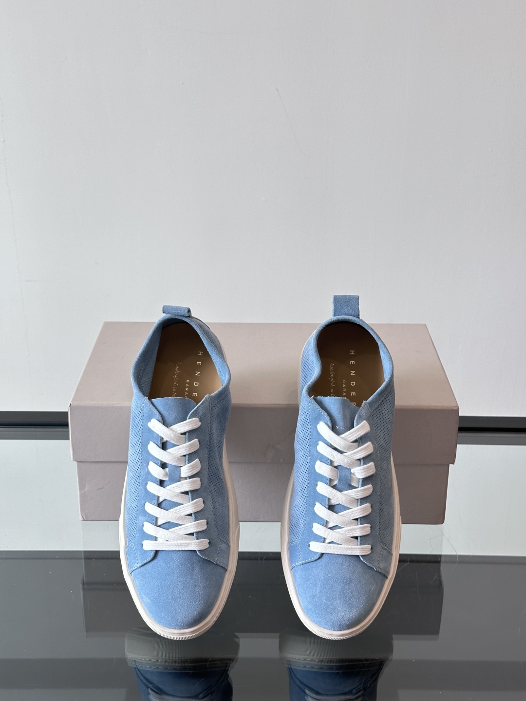 Henderson意大利品牌休闲运动鞋👟，Henderson的鞋履不仅舒适，还超级百搭。无论是职场、约会