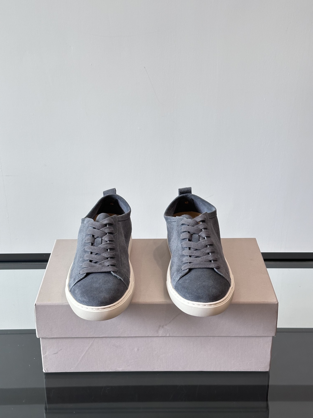 Henderson意大利品牌休闲运动鞋👟，Henderson的鞋履不仅舒适，还超级百搭。无论是职场、约会