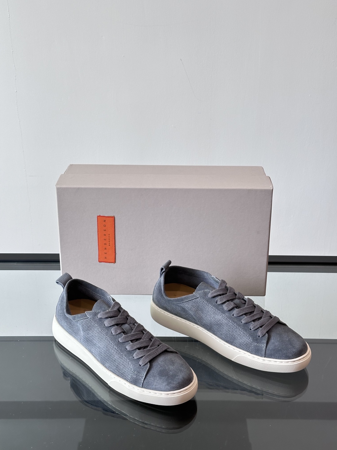 Henderson意大利品牌休闲运动鞋👟，Henderson的鞋履不仅舒适，还超级百搭。无论是职场、约会