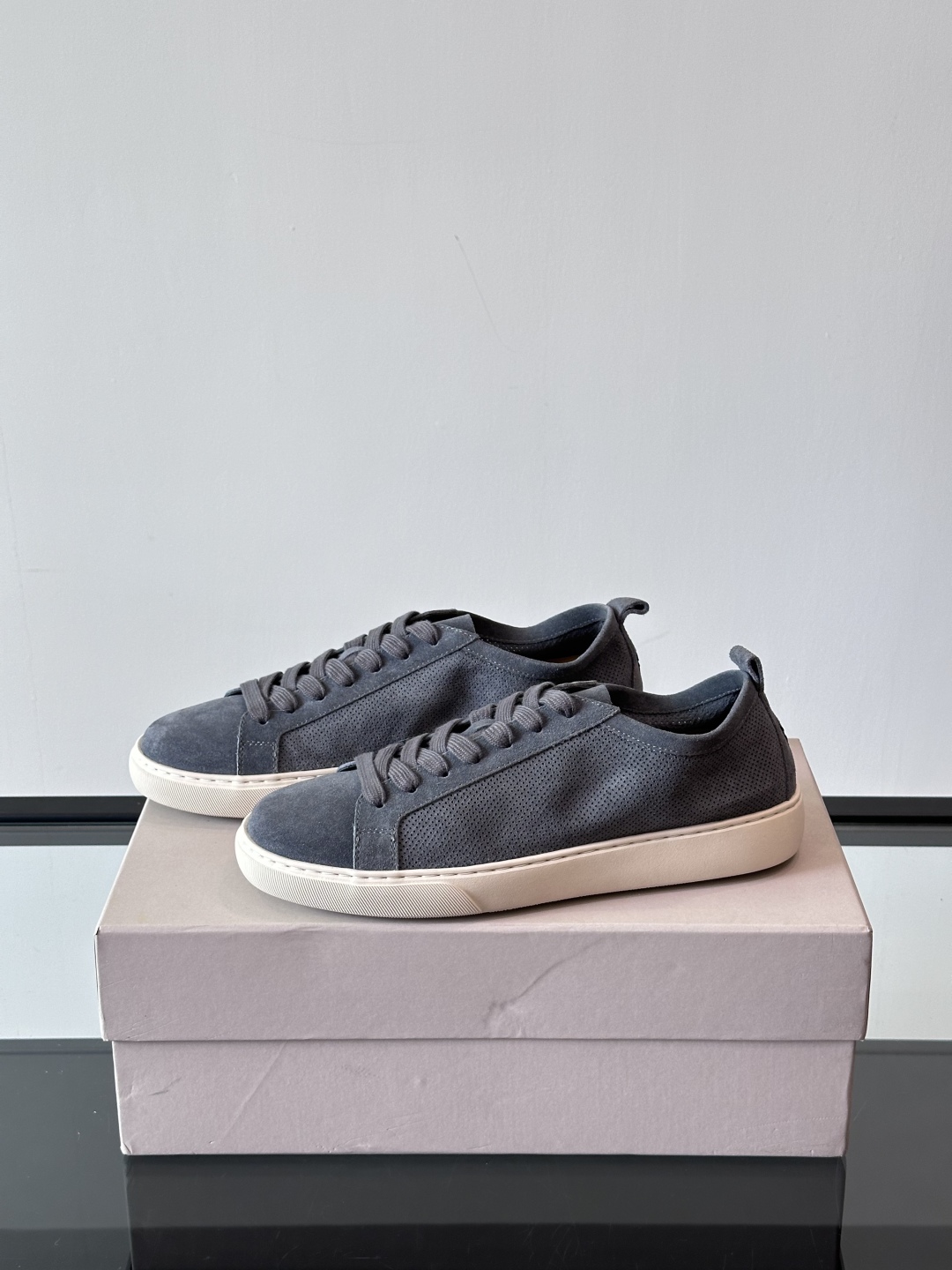 Henderson意大利品牌休闲运动鞋👟，Henderson的鞋履不仅舒适，还超级百搭。无论是职场、约会