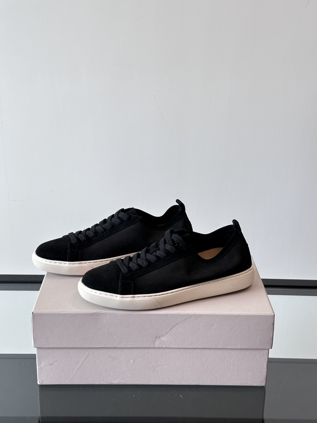 Henderson意大利品牌休闲运动鞋👟，Henderson的鞋履不仅舒适，还超级百搭。无论是职场、约会