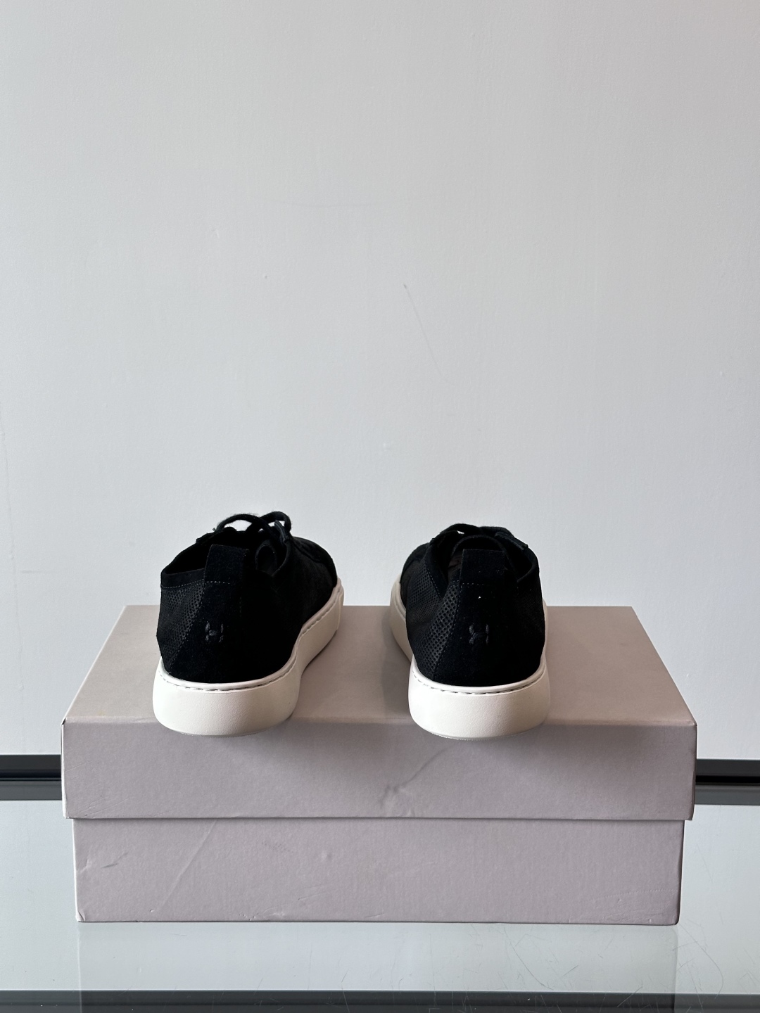 Henderson意大利品牌休闲运动鞋👟，Henderson的鞋履不仅舒适，还超级百搭。无论是职场、约会