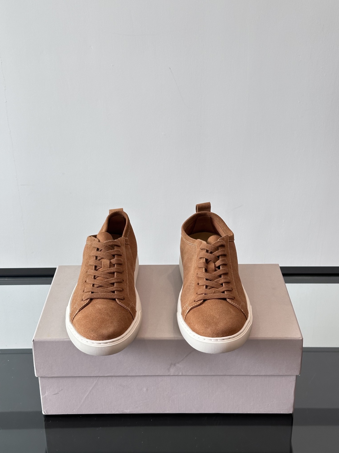 Henderson意大利品牌休闲运动鞋👟，Henderson的鞋履不仅舒适，还超级百搭。无论是职场、约会