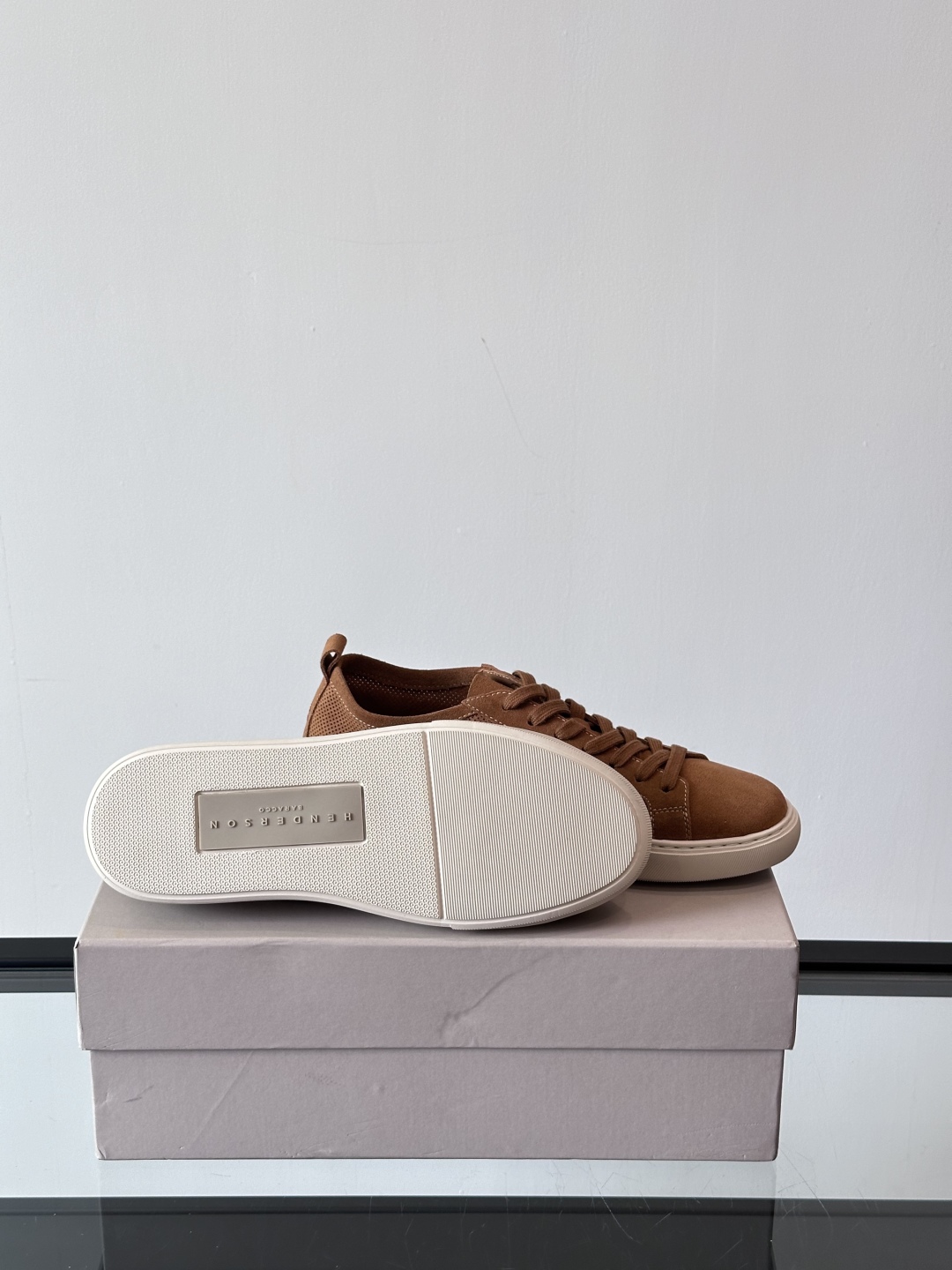 Henderson意大利品牌休闲运动鞋👟，Henderson的鞋履不仅舒适，还超级百搭。无论是职场、约会