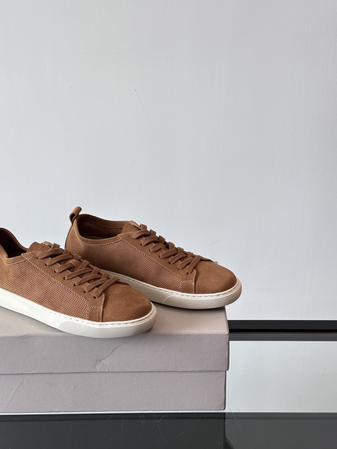 Henderson意大利品牌休闲运动鞋👟，Henderson的鞋履不仅舒适，还超级百搭。无论是职场、约会