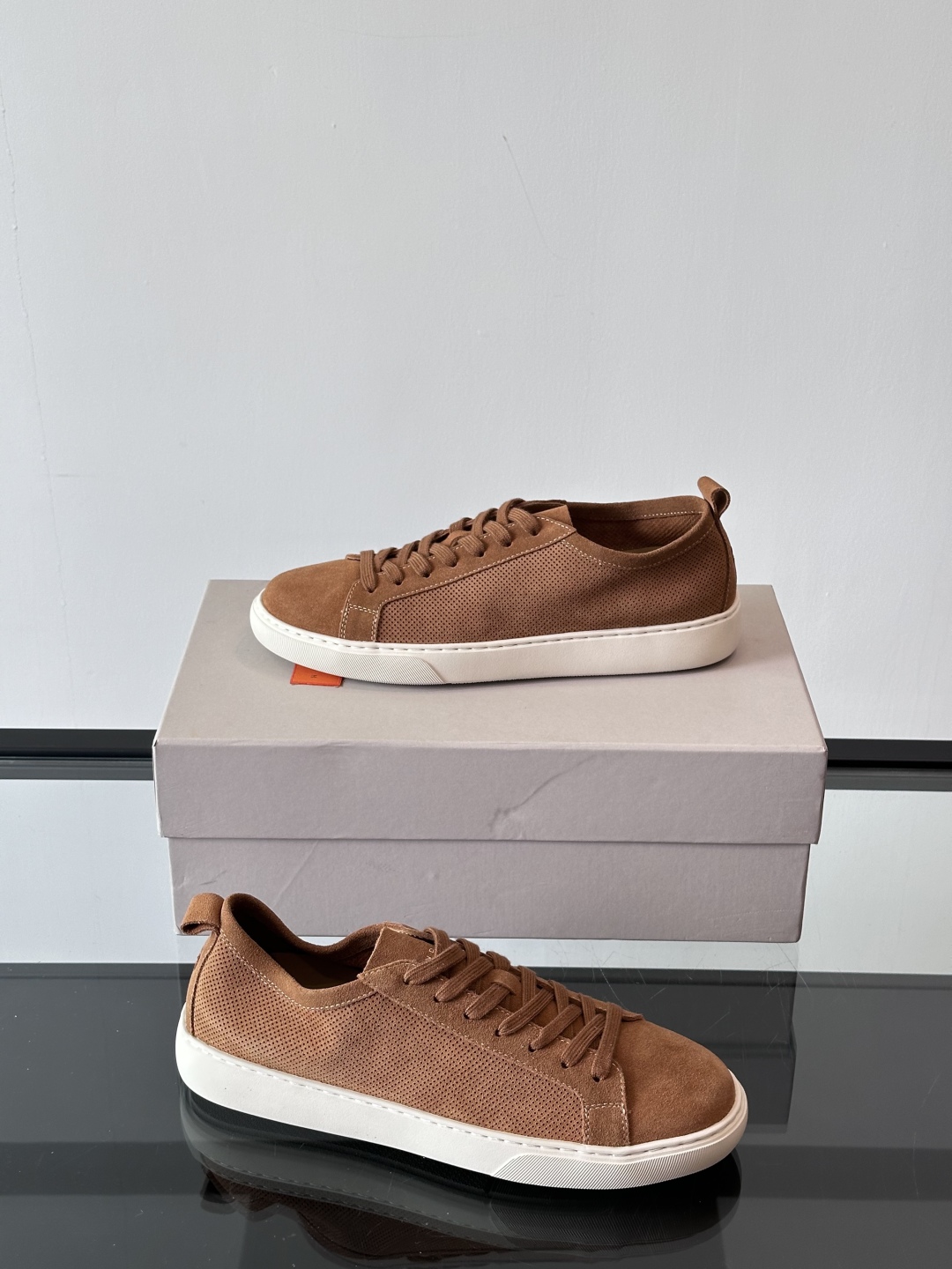 Henderson意大利品牌休闲运动鞋👟，Henderson的鞋履不仅舒适，还超级百搭。无论是职场、约会