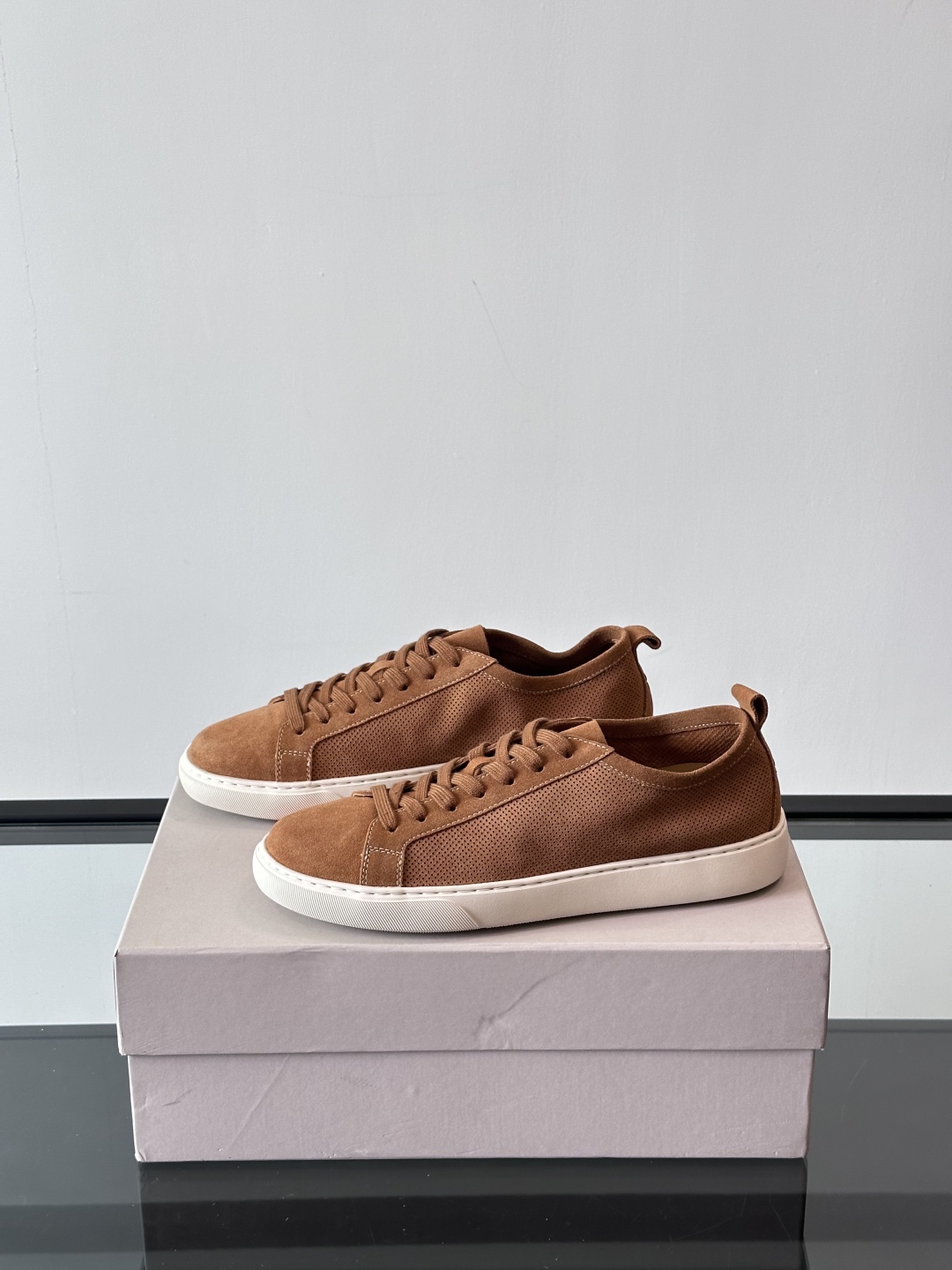 Henderson意大利品牌休闲运动鞋👟，Henderson的鞋履不仅舒适，还超级百搭。无论是职场、约会