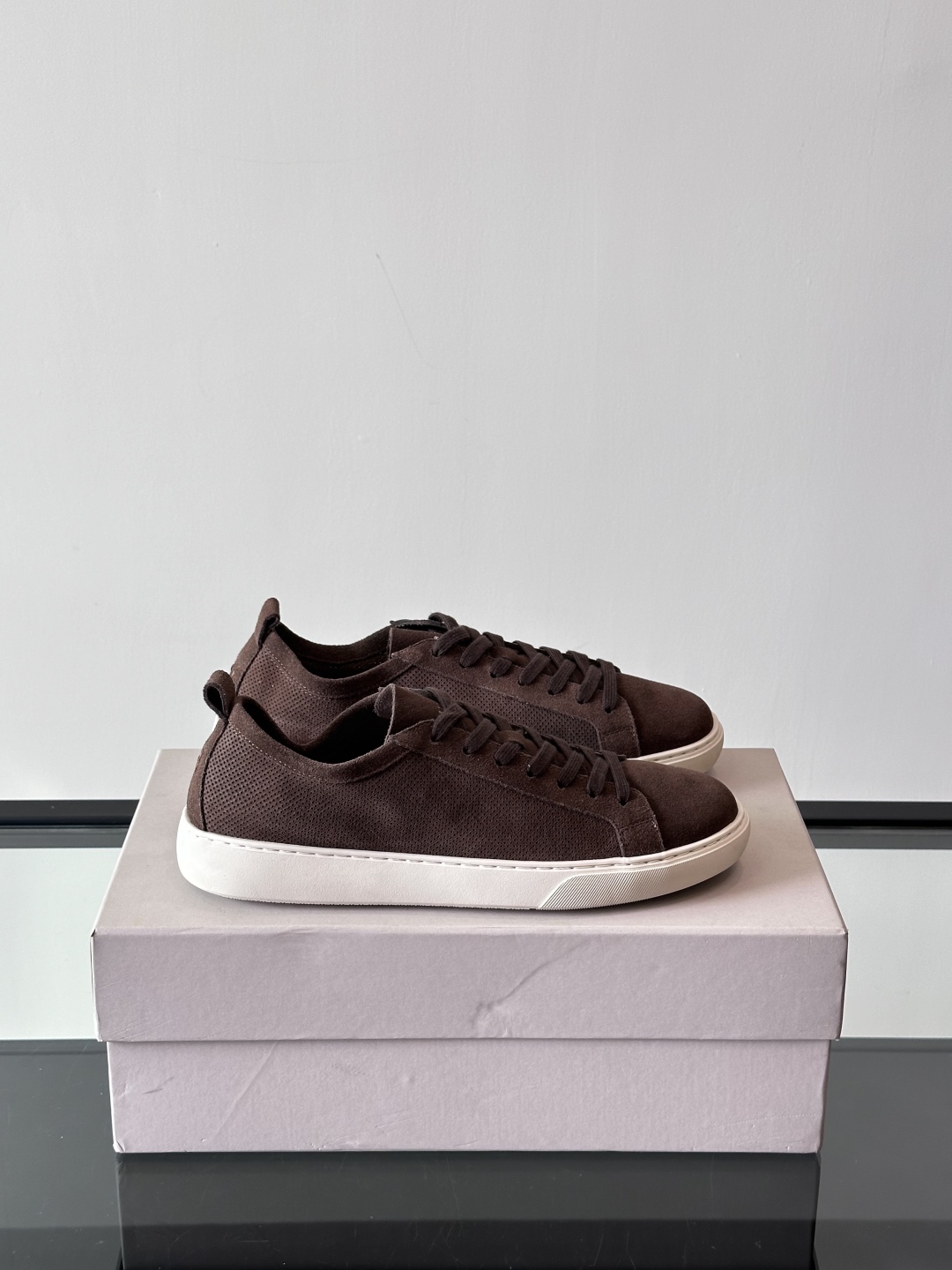 Henderson意大利品牌休闲运动鞋👟，Henderson的鞋履不仅舒适，还超级百搭。无论是职场、约会