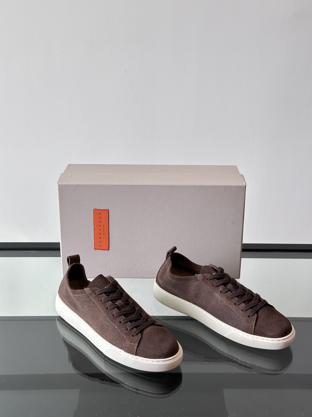 Henderson意大利品牌休闲运动鞋👟，Henderson的鞋履不仅舒适，还超级百搭。无论是职场、约会