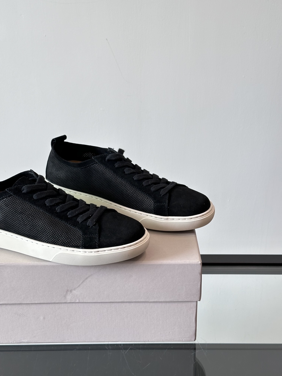 Henderson意大利品牌休闲运动鞋👟，Henderson的鞋履不仅舒适，还超级百搭。无论是职场、约会