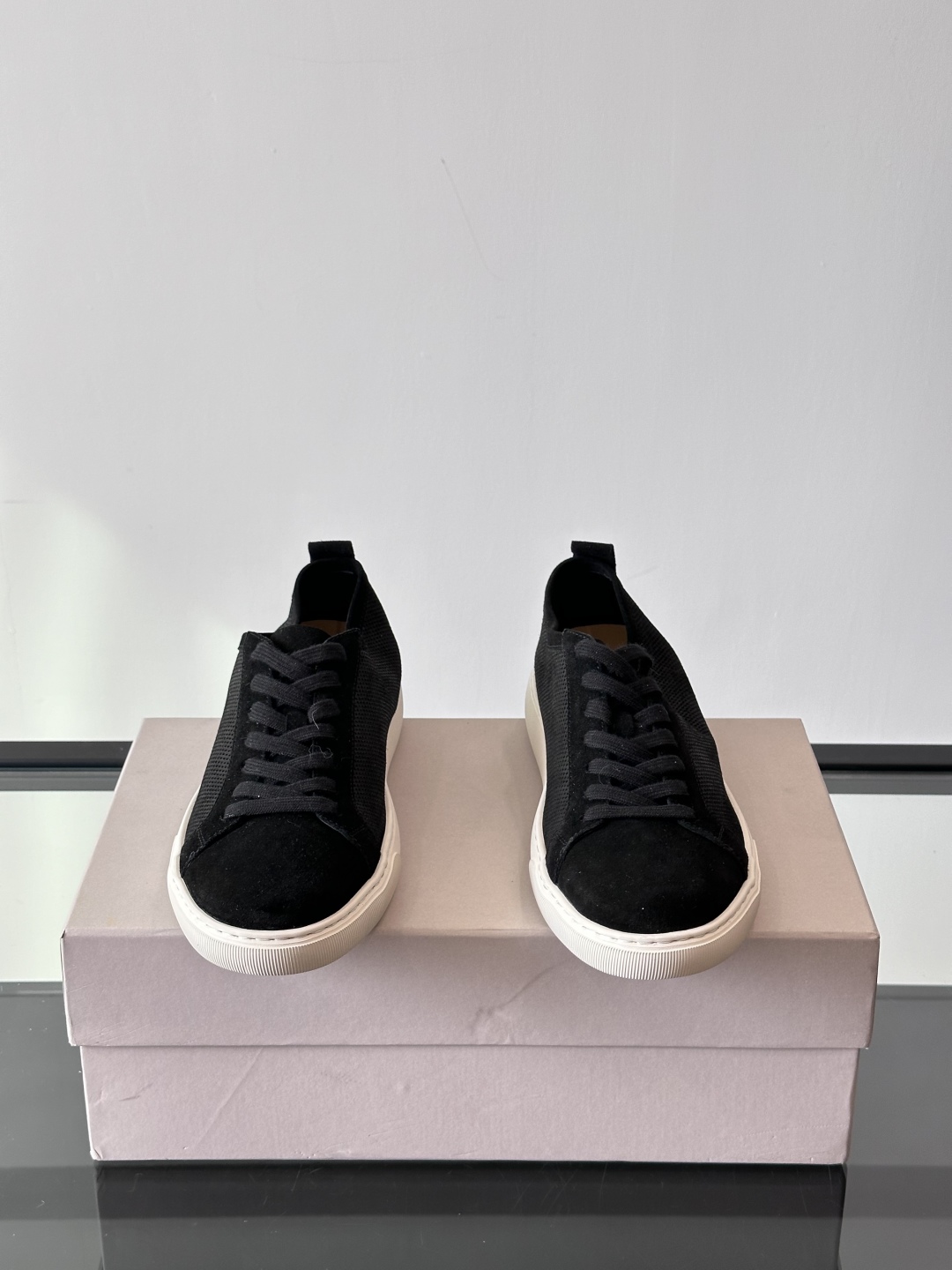 Henderson意大利品牌休闲运动鞋👟，Henderson的鞋履不仅舒适，还超级百搭。无论是职场、约会