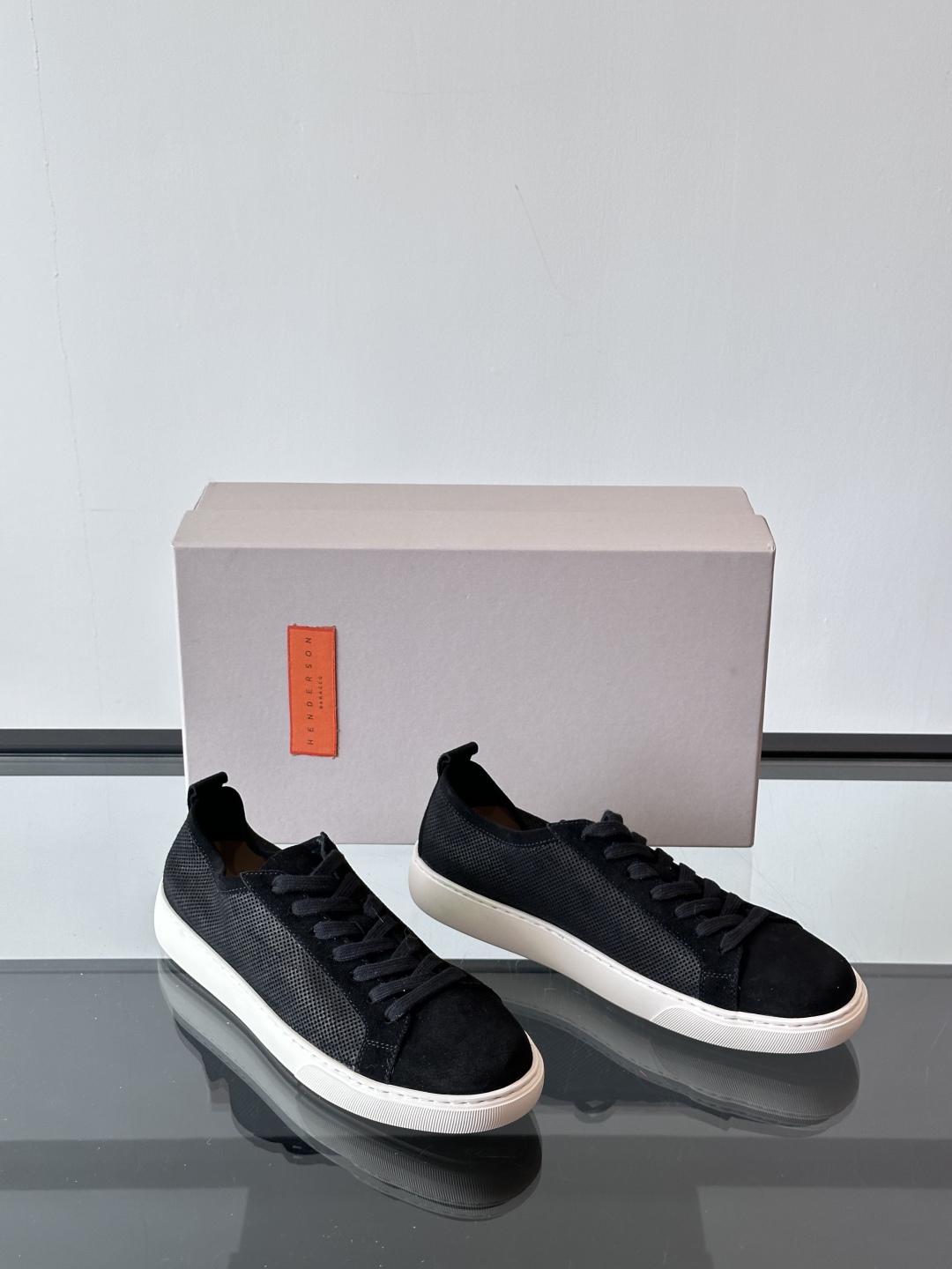 Henderson意大利品牌休闲运动鞋👟，Henderson的鞋履不仅舒适，还超级百搭。无论是职场、约会