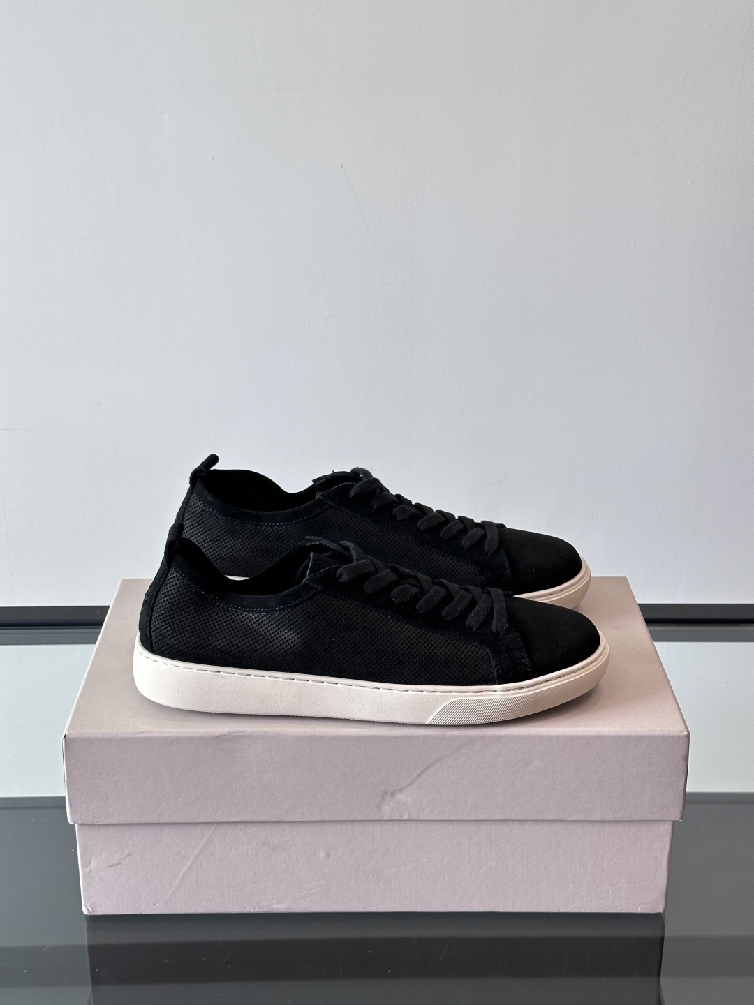 Henderson意大利品牌休闲运动鞋👟，Henderson的鞋履不仅舒适，还超级百搭。无论是职场、约会