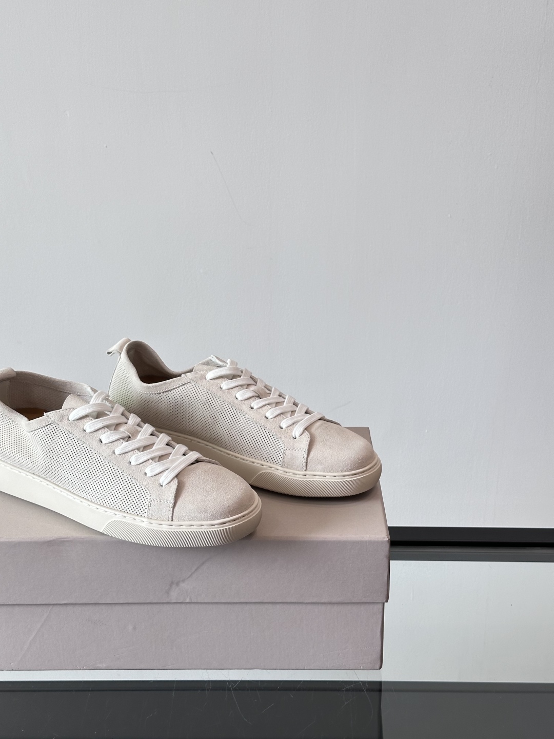 Henderson意大利品牌休闲运动鞋👟，Henderson的鞋履不仅舒适，还超级百搭。无论是职场、约会