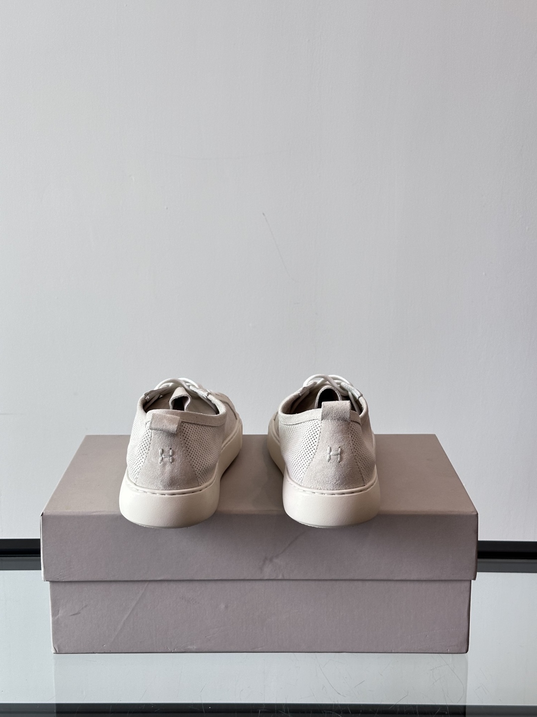Henderson意大利品牌休闲运动鞋👟，Henderson的鞋履不仅舒适，还超级百搭。无论是职场、约会