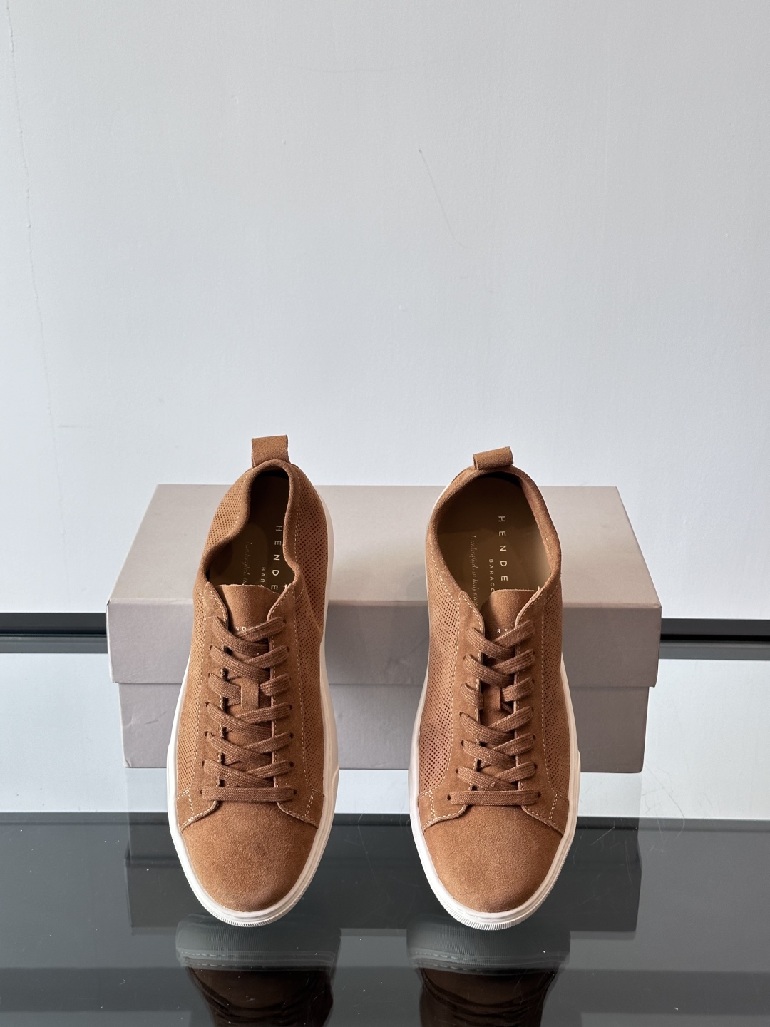 Henderson意大利品牌休闲运动鞋👟，Henderson的鞋履不仅舒适，还超级百搭。无论是职场、约会