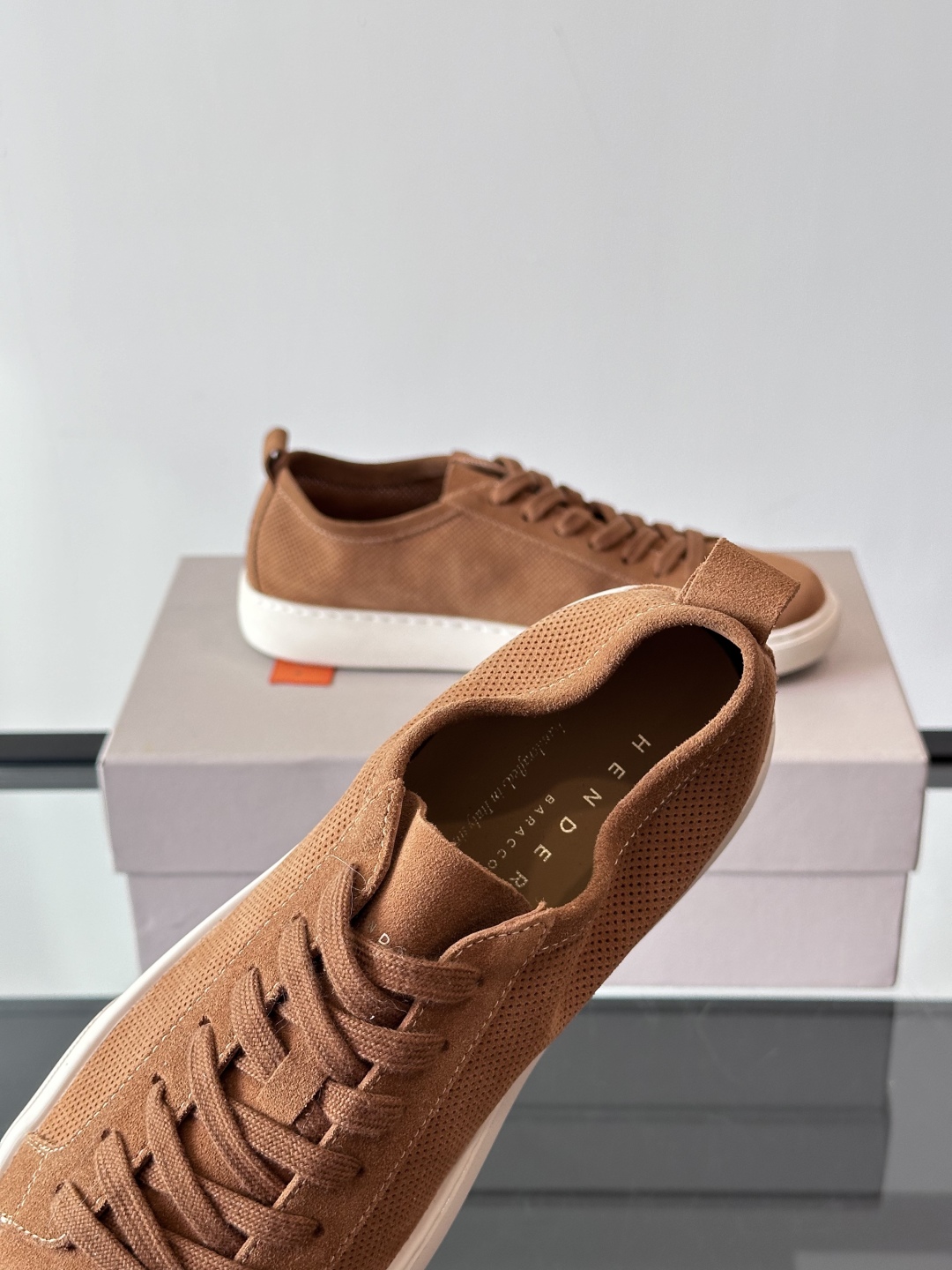 Henderson意大利品牌休闲运动鞋👟，Henderson的鞋履不仅舒适，还超级百搭。无论是职场、约会