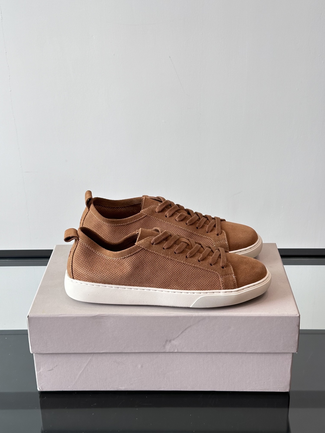 Henderson意大利品牌休闲运动鞋👟，Henderson的鞋履不仅舒适，还超级百搭。无论是职场、约会