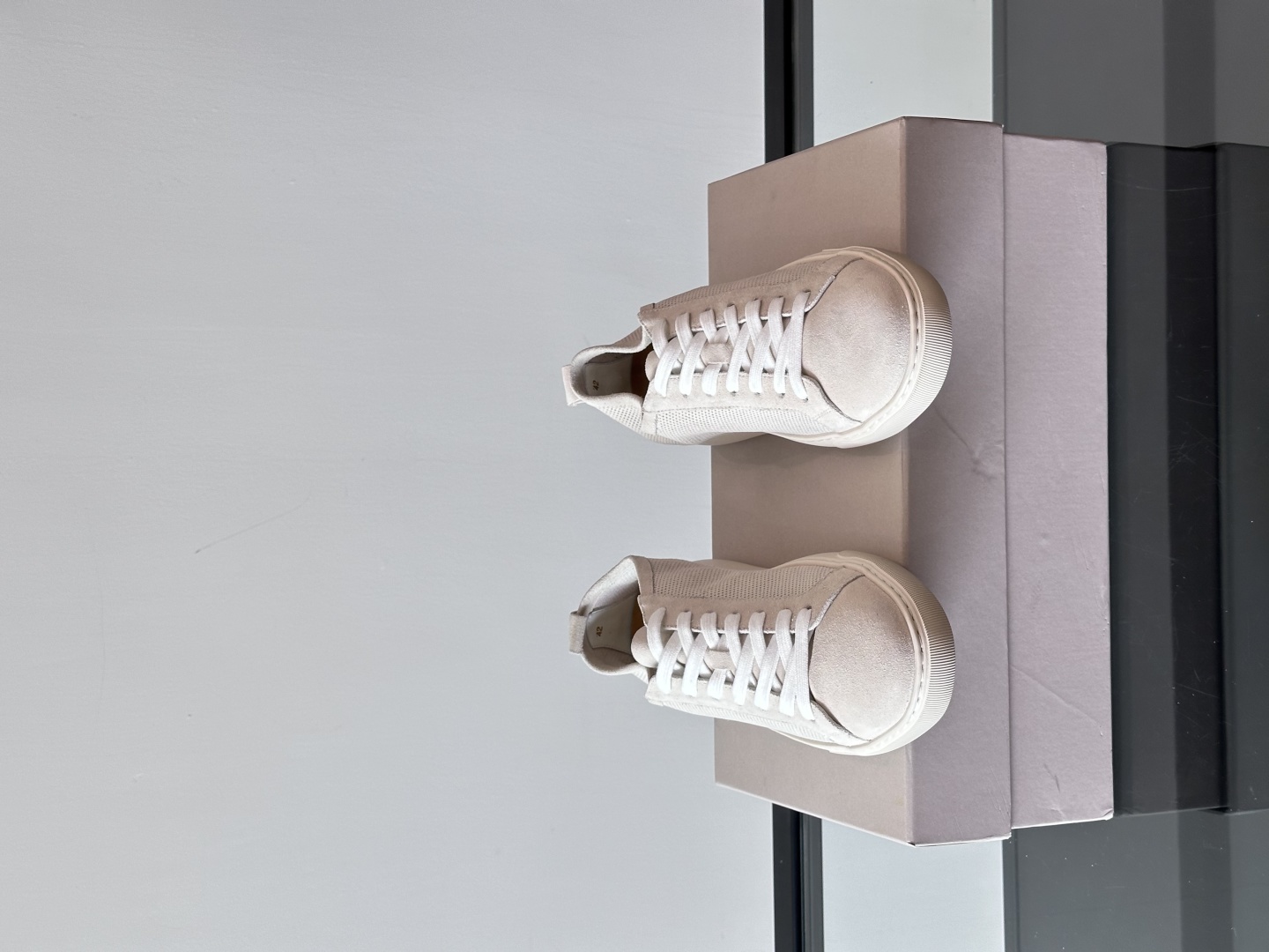 Henderson意大利品牌休闲运动鞋👟，Henderson的鞋履不仅舒适，还超级百搭。无论是职场、约会
