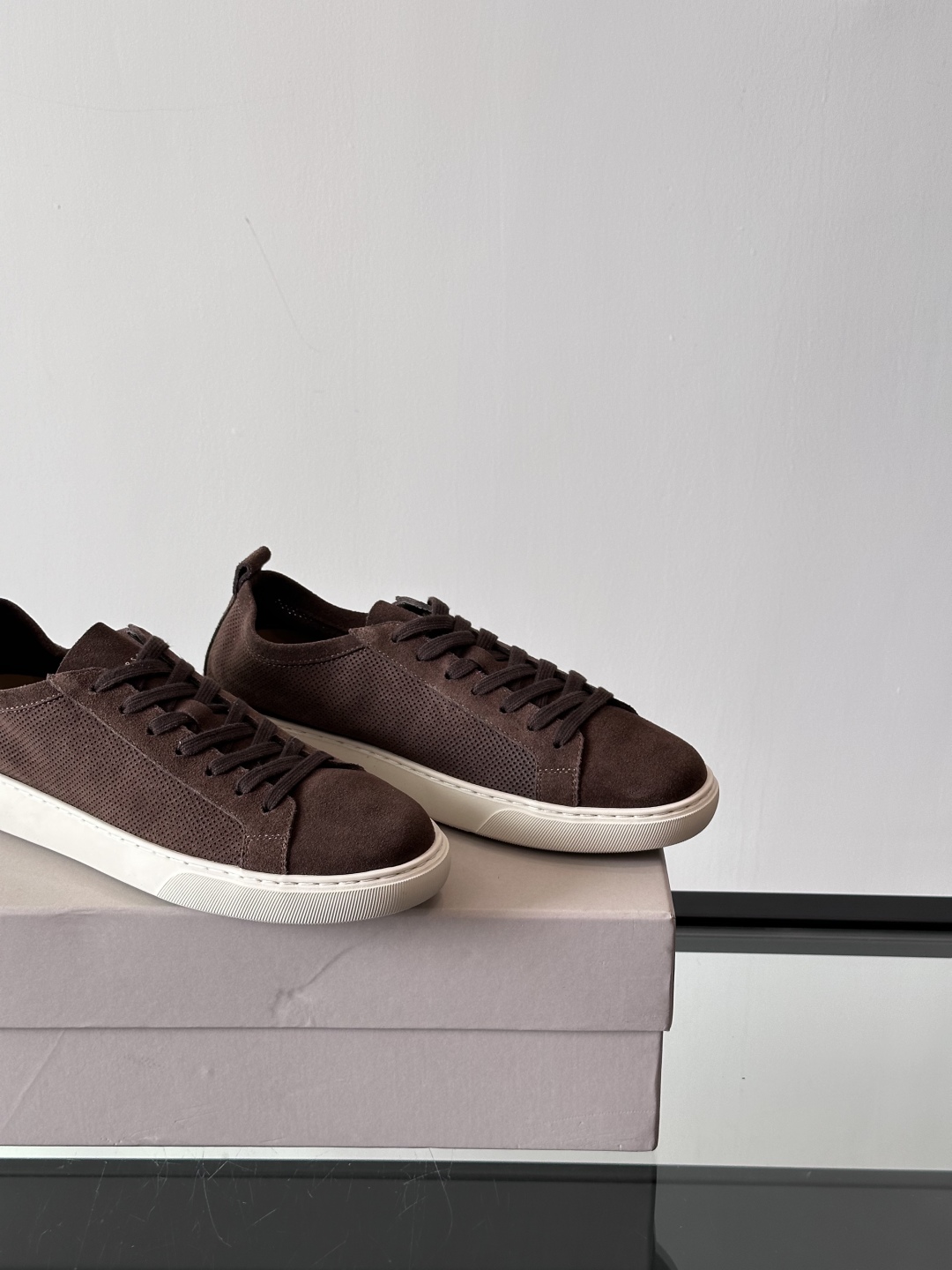 Henderson意大利品牌休闲运动鞋👟，Henderson的鞋履不仅舒适，还超级百搭。无论是职场、约会