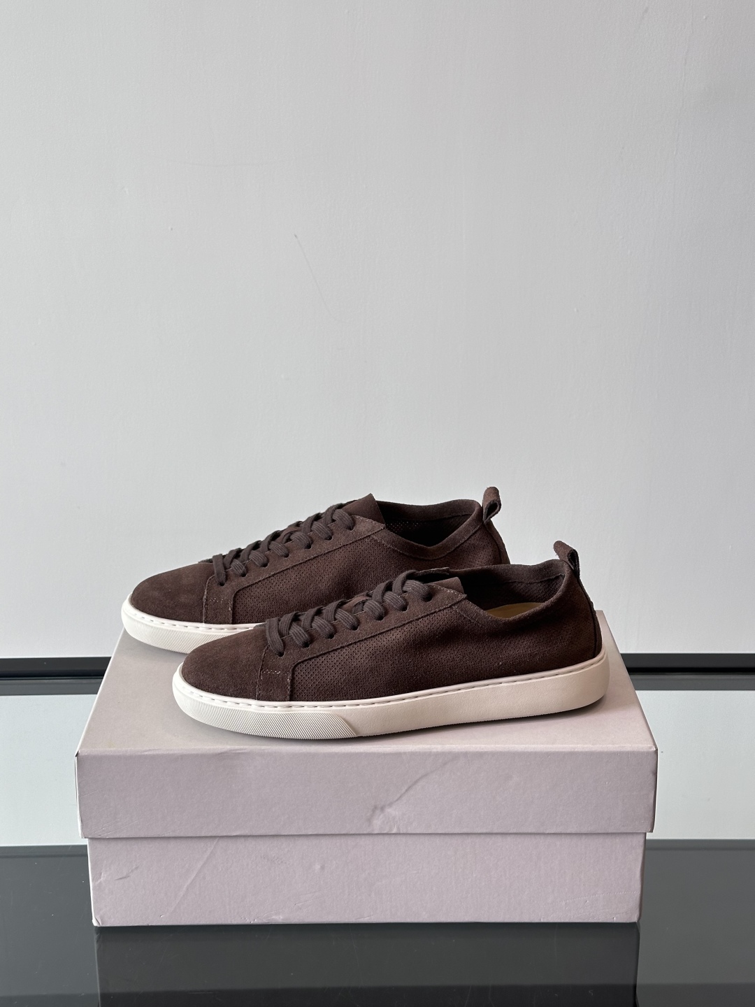 Henderson意大利品牌休闲运动鞋👟，Henderson的鞋履不仅舒适，还超级百搭。无论是职场、约会