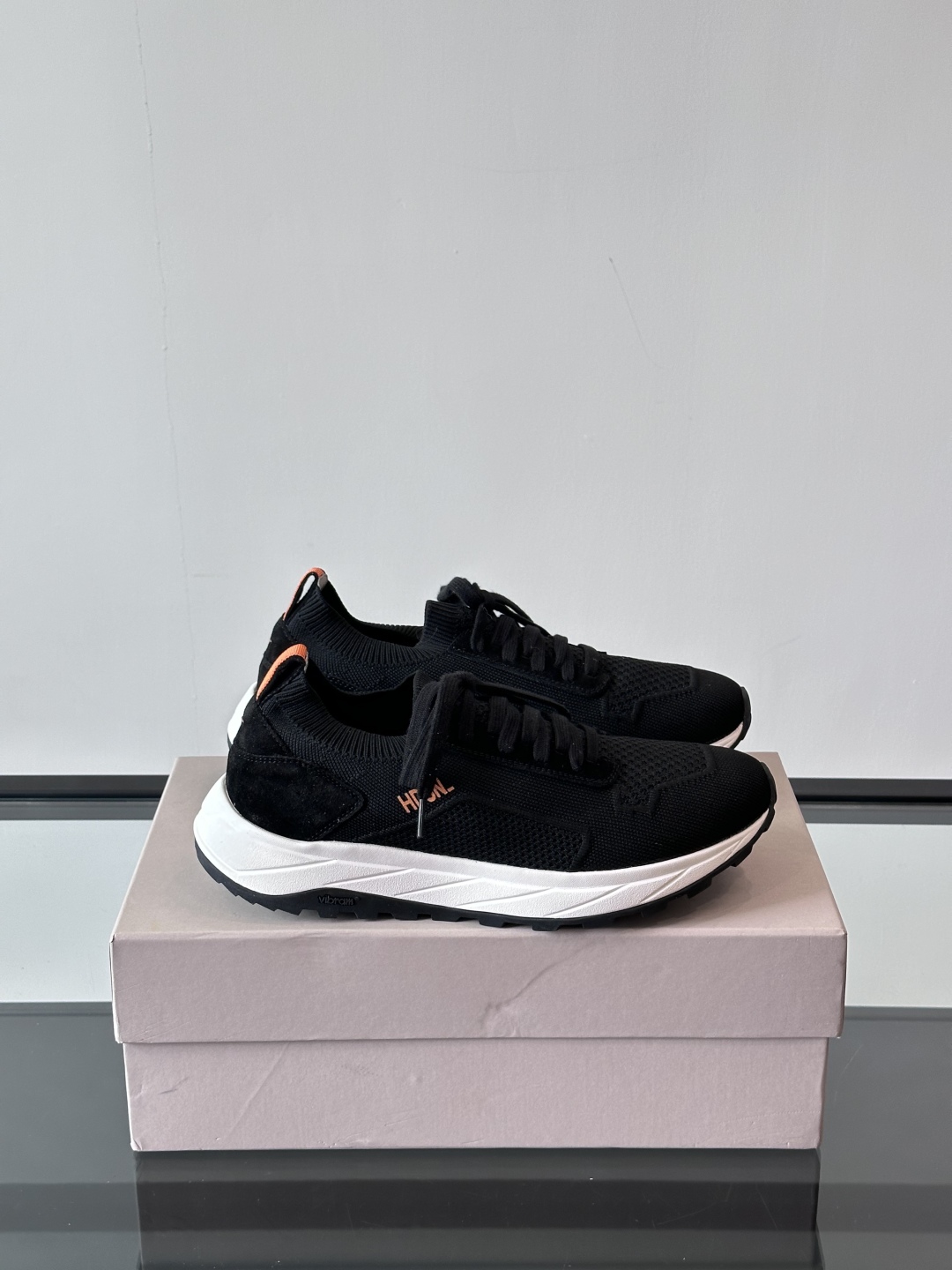 Henderson意大利品牌休闲运动鞋👟，Henderson的鞋履不仅舒适，还超级百搭。无论是职场、约会