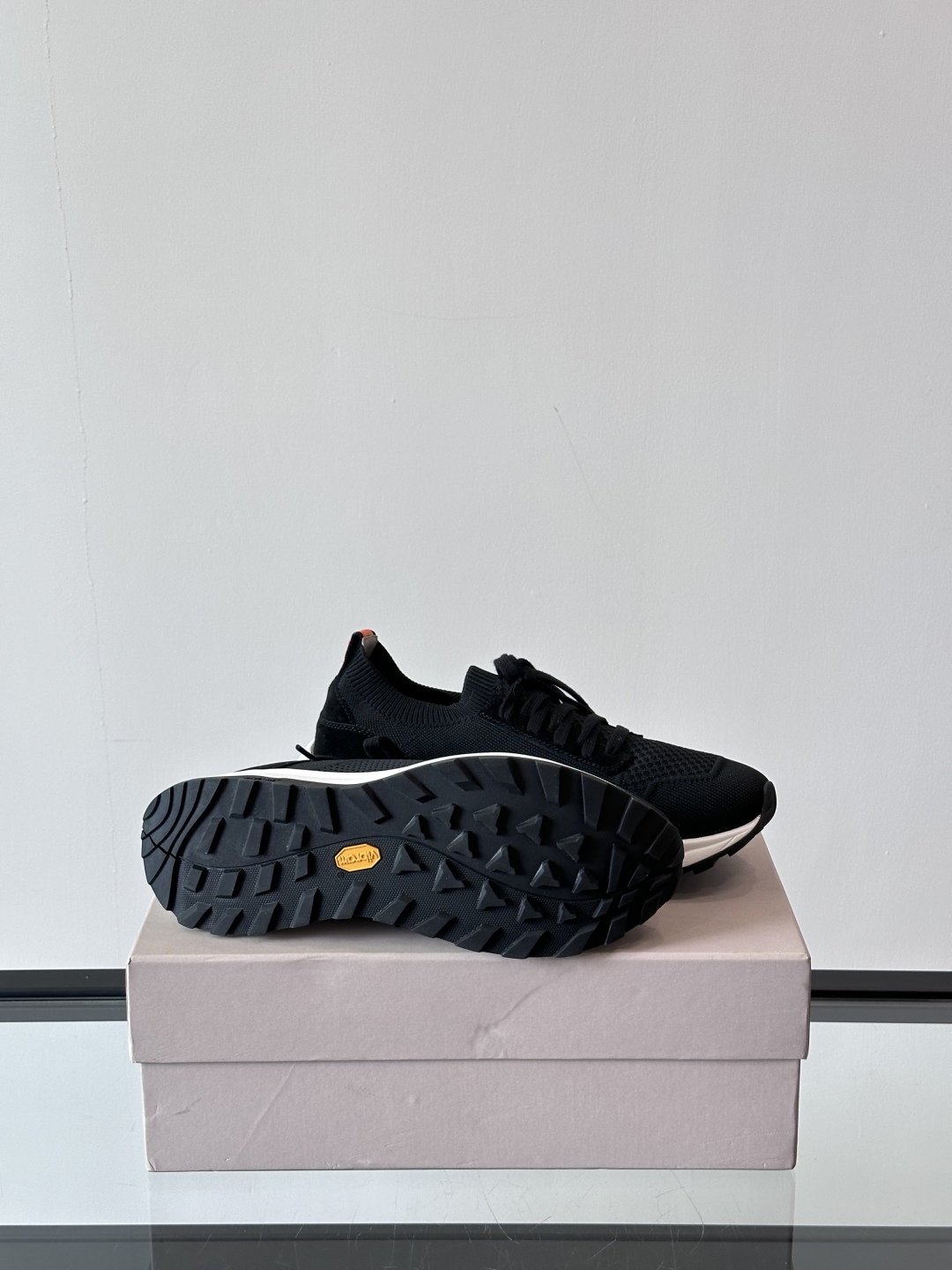 Henderson意大利品牌休闲运动鞋👟，Henderson的鞋履不仅舒适，还超级百搭。无论是职场、约会