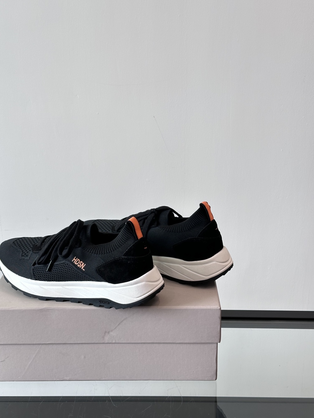 Henderson意大利品牌休闲运动鞋👟，Henderson的鞋履不仅舒适，还超级百搭。无论是职场、约会