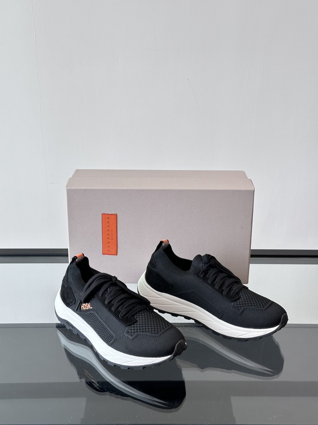 Henderson意大利品牌休闲运动鞋👟，Henderson的鞋履不仅舒适，还超级百搭。无论是职场、约会