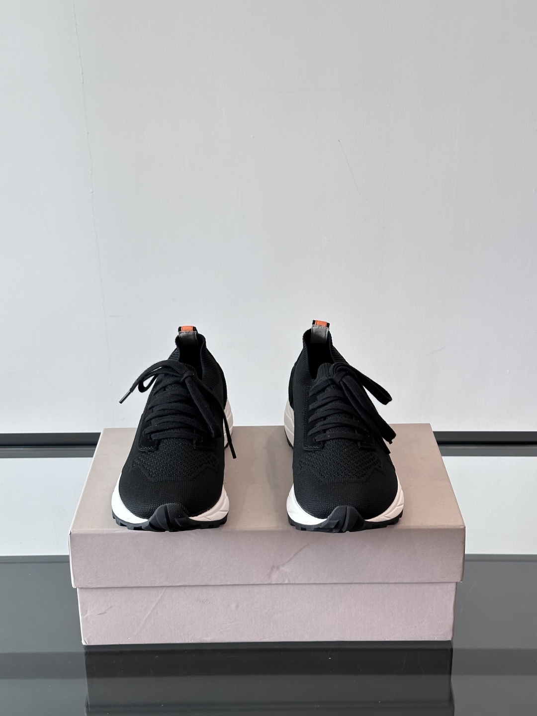 Henderson意大利品牌休闲运动鞋👟，Henderson的鞋履不仅舒适，还超级百搭。无论是职场、约会
