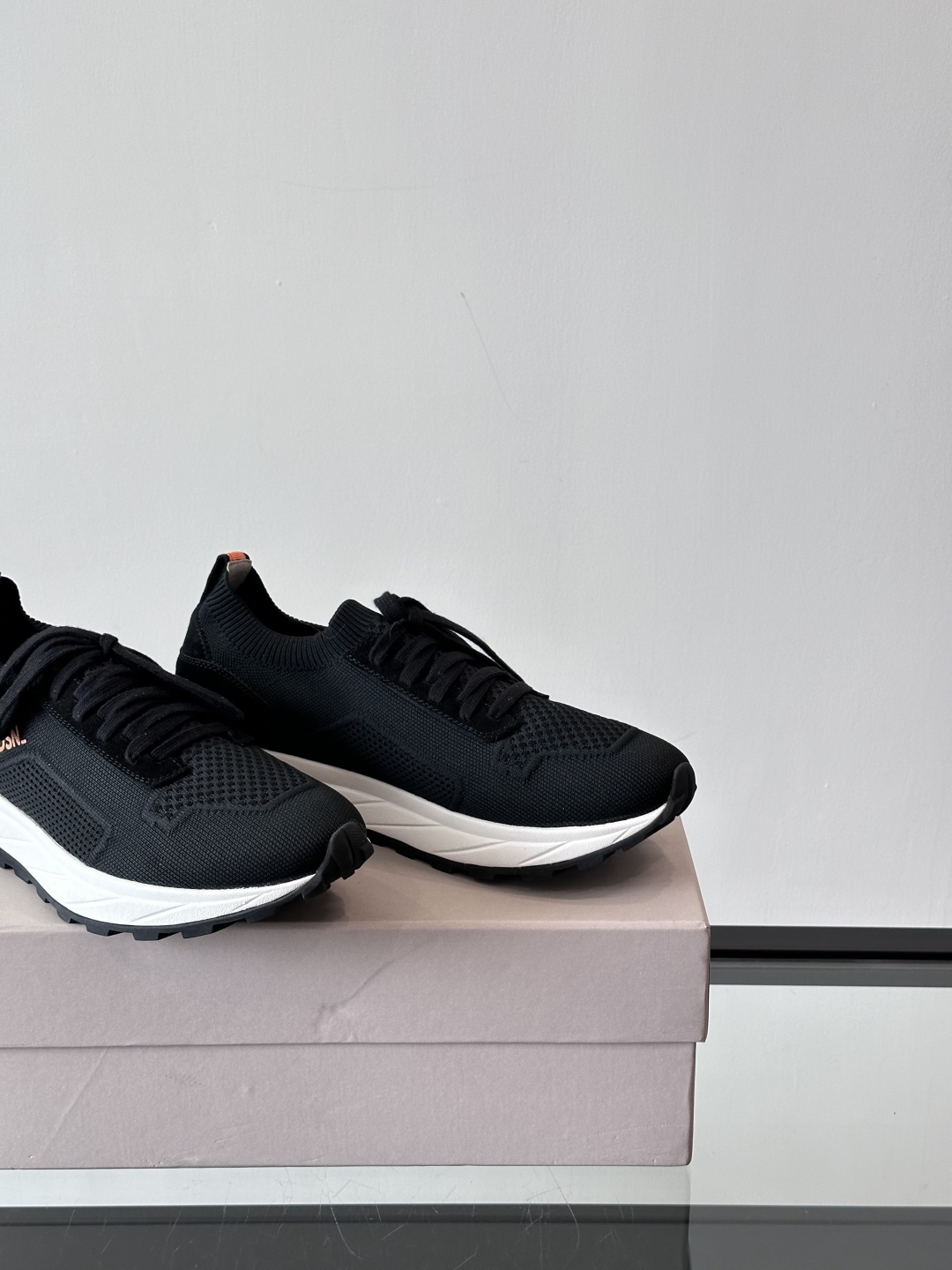 Henderson意大利品牌休闲运动鞋👟，Henderson的鞋履不仅舒适，还超级百搭。无论是职场、约会