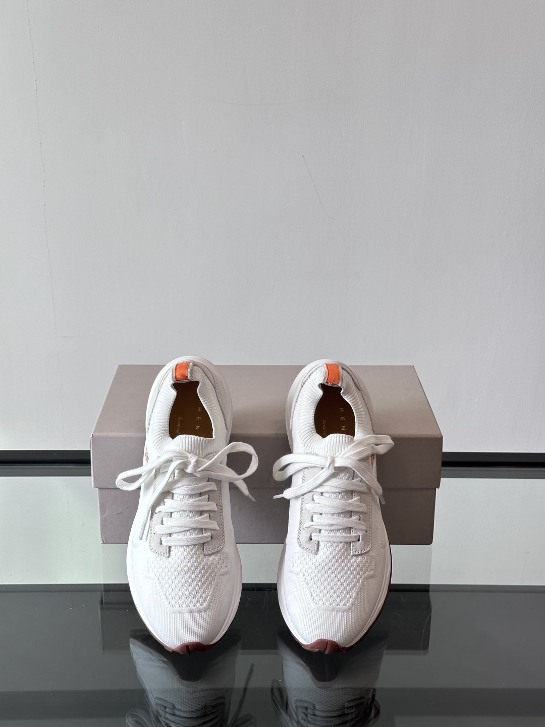 Henderson意大利品牌休闲运动鞋👟，Henderson的鞋履不仅舒适，还超级百搭。无论是职场、约会