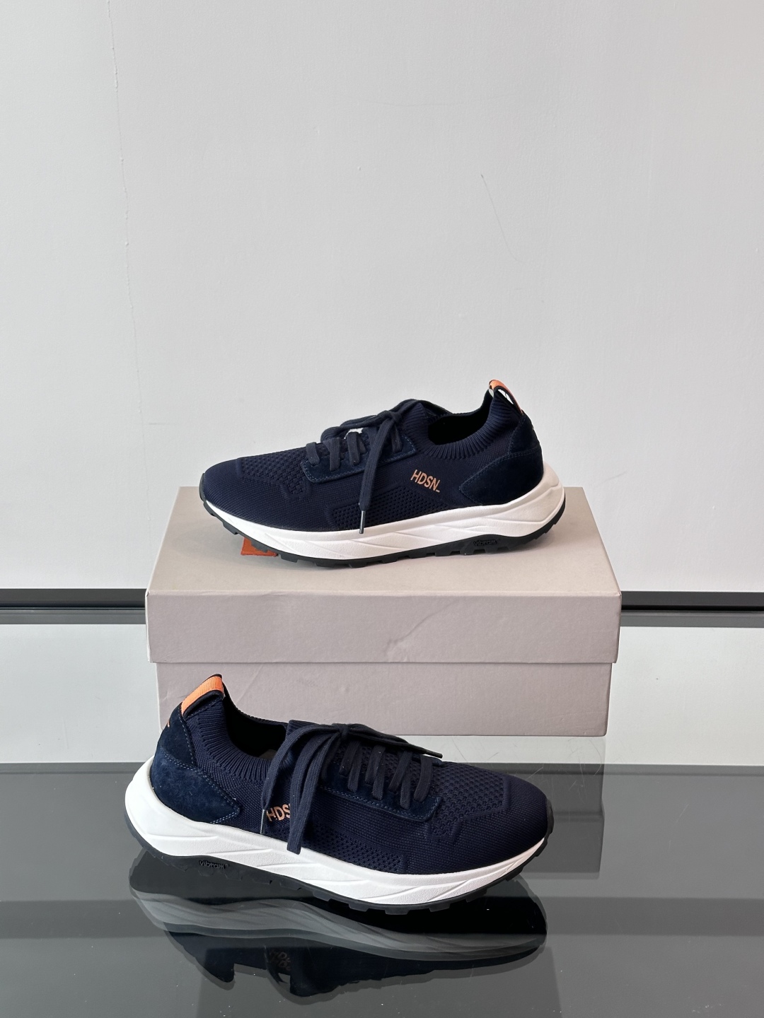 Henderson意大利品牌休闲运动鞋👟，Henderson的鞋履不仅舒适，还超级百搭。无论是职场、约会