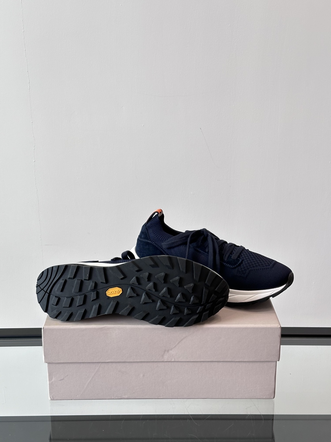 Henderson意大利品牌休闲运动鞋👟，Henderson的鞋履不仅舒适，还超级百搭。无论是职场、约会
