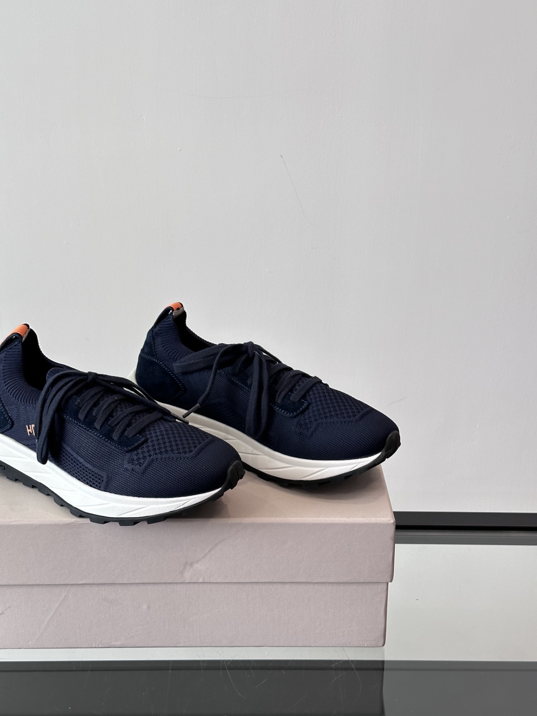 Henderson意大利品牌休闲运动鞋👟，Henderson的鞋履不仅舒适，还超级百搭。无论是职场、约会