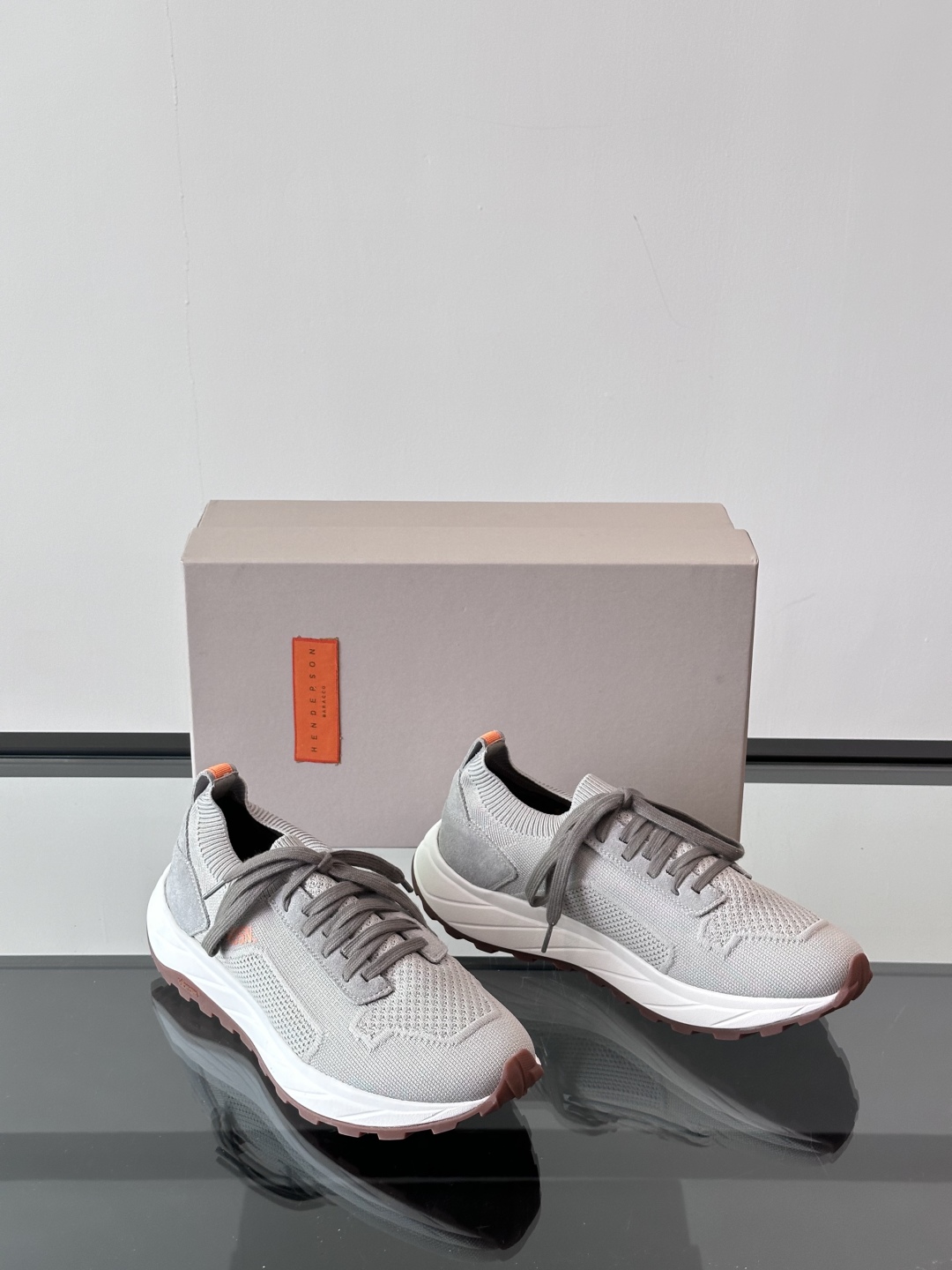 Henderson意大利品牌休闲运动鞋👟，Henderson的鞋履不仅舒适，还超级百搭。无论是职场、约会