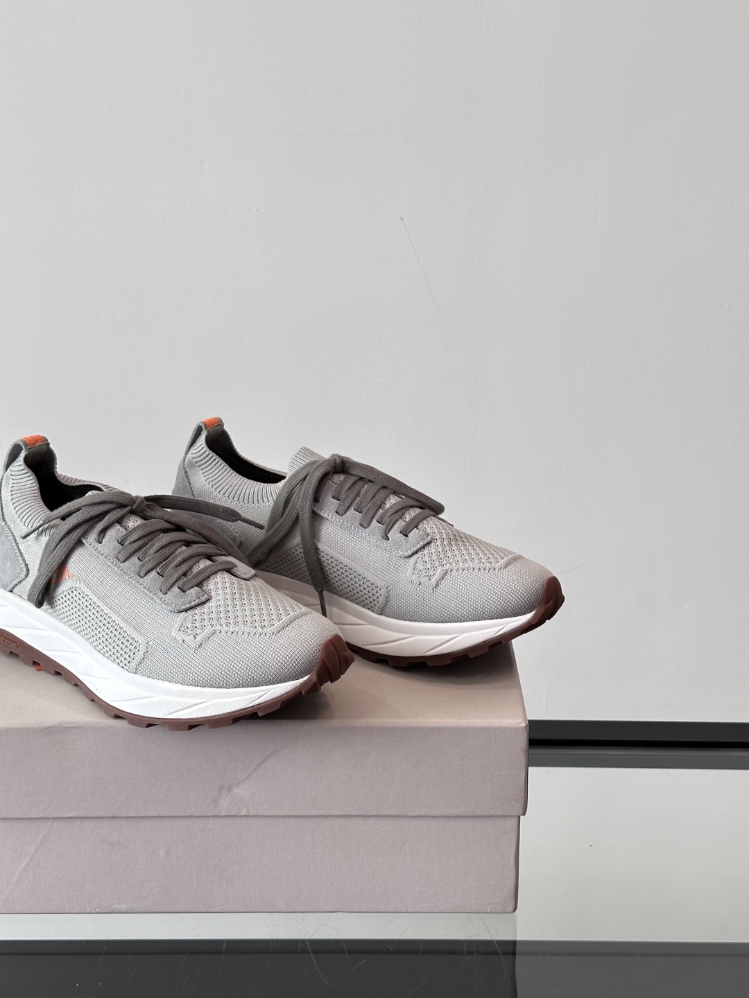 Henderson意大利品牌休闲运动鞋👟，Henderson的鞋履不仅舒适，还超级百搭。无论是职场、约会
