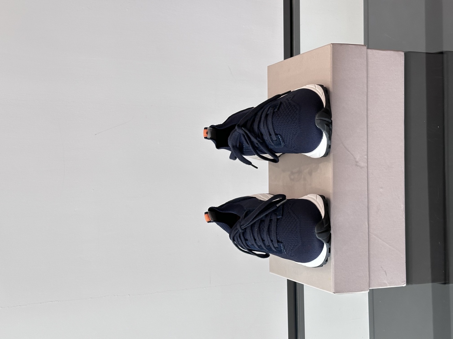 Henderson意大利品牌休闲运动鞋👟，Henderson的鞋履不仅舒适，还超级百搭。无论是职场、约会