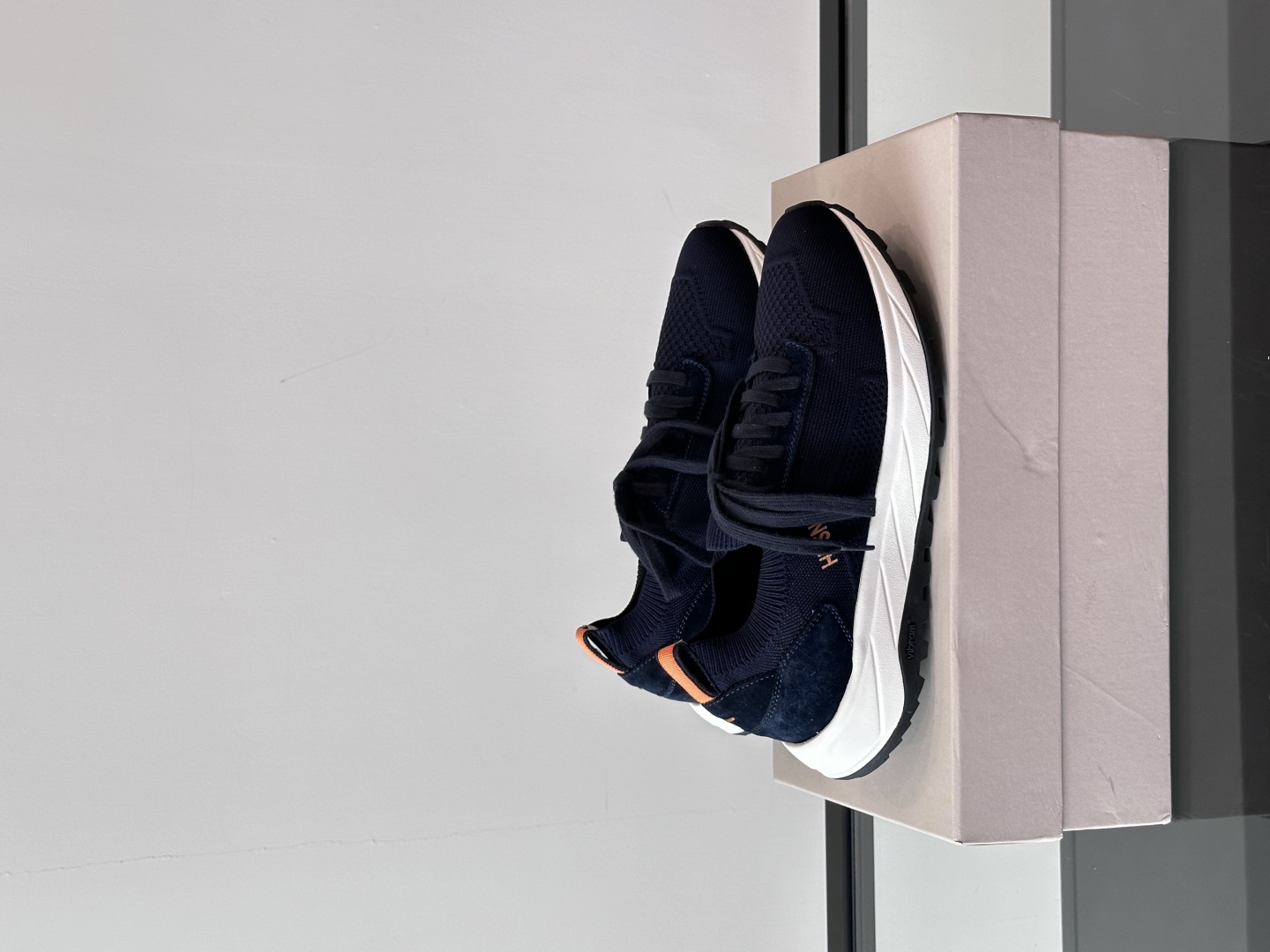 Henderson意大利品牌休闲运动鞋👟，Henderson的鞋履不仅舒适，还超级百搭。无论是职场、约会
