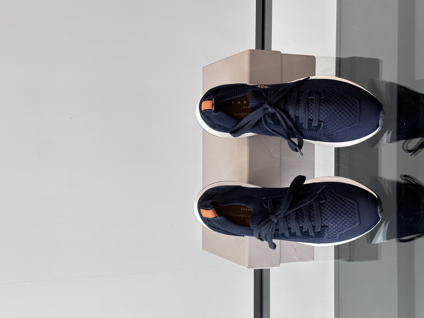 Henderson意大利品牌休闲运动鞋👟，Henderson的鞋履不仅舒适，还超级百搭。无论是职场、约会