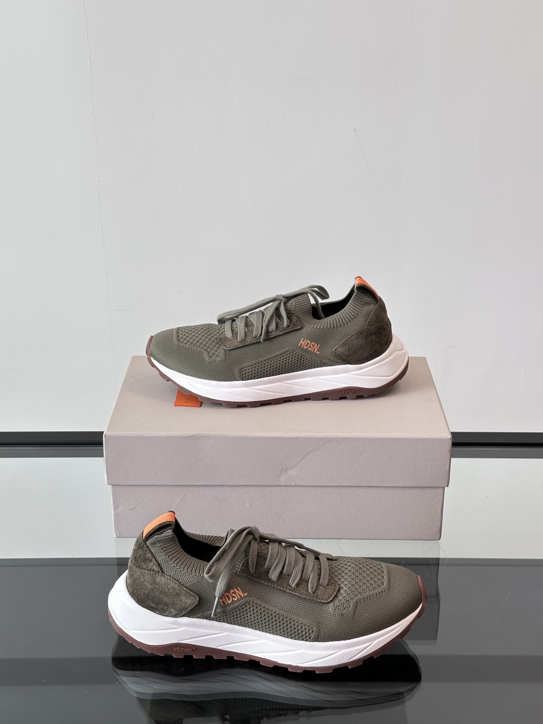 Henderson意大利品牌休闲运动鞋👟，Henderson的鞋履不仅舒适，还超级百搭。无论是职场、约会