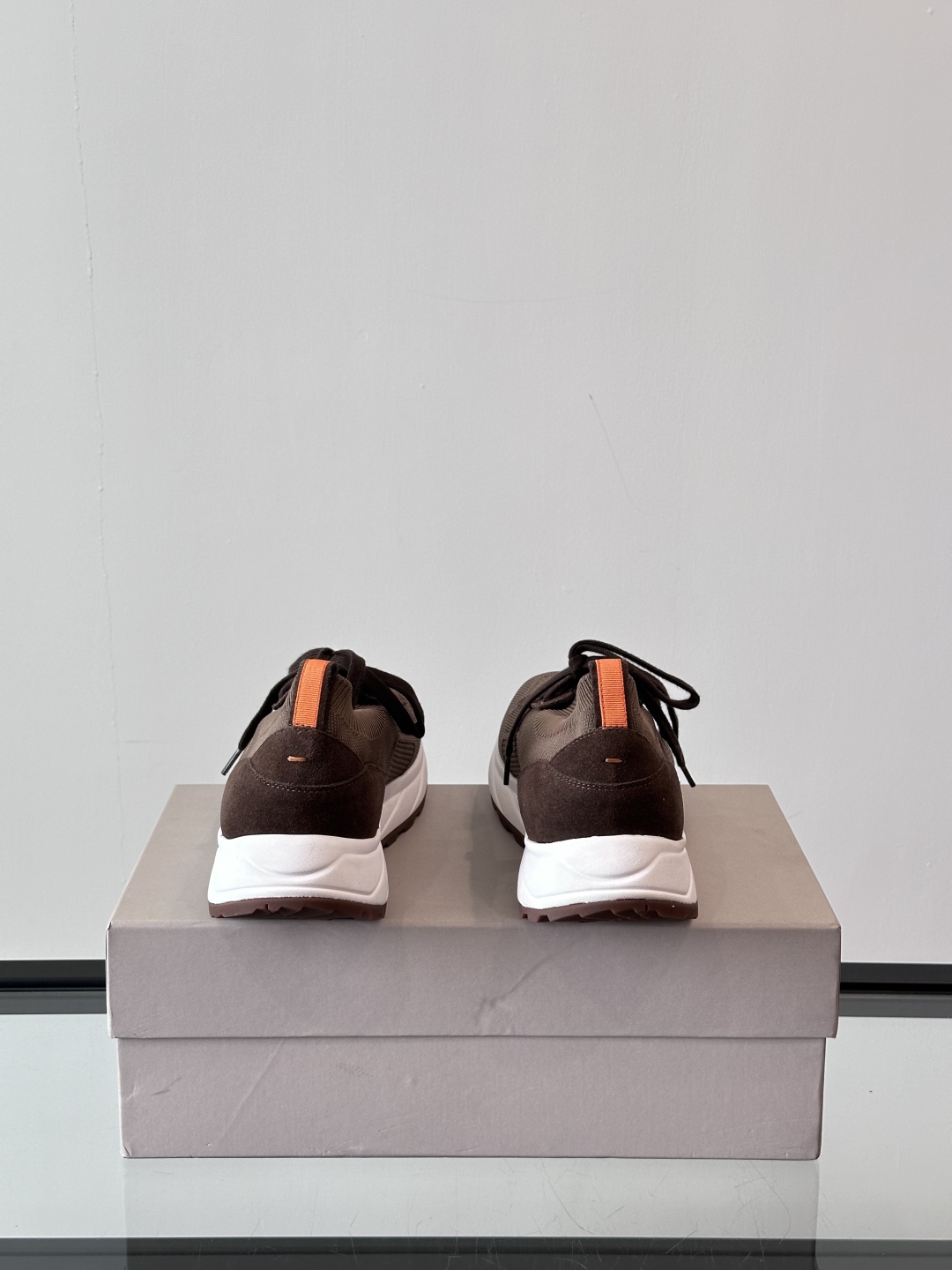 Henderson意大利品牌休闲运动鞋👟，Henderson的鞋履不仅舒适，还超级百搭。无论是职场、约会