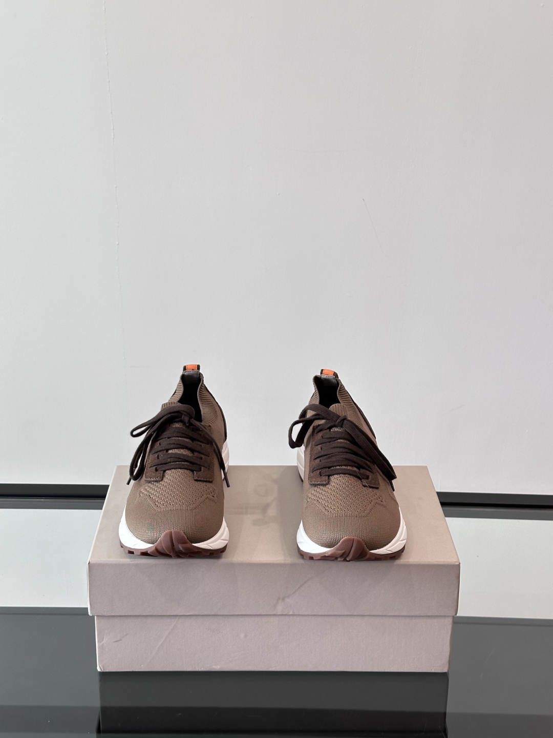 Henderson意大利品牌休闲运动鞋👟，Henderson的鞋履不仅舒适，还超级百搭。无论是职场、约会