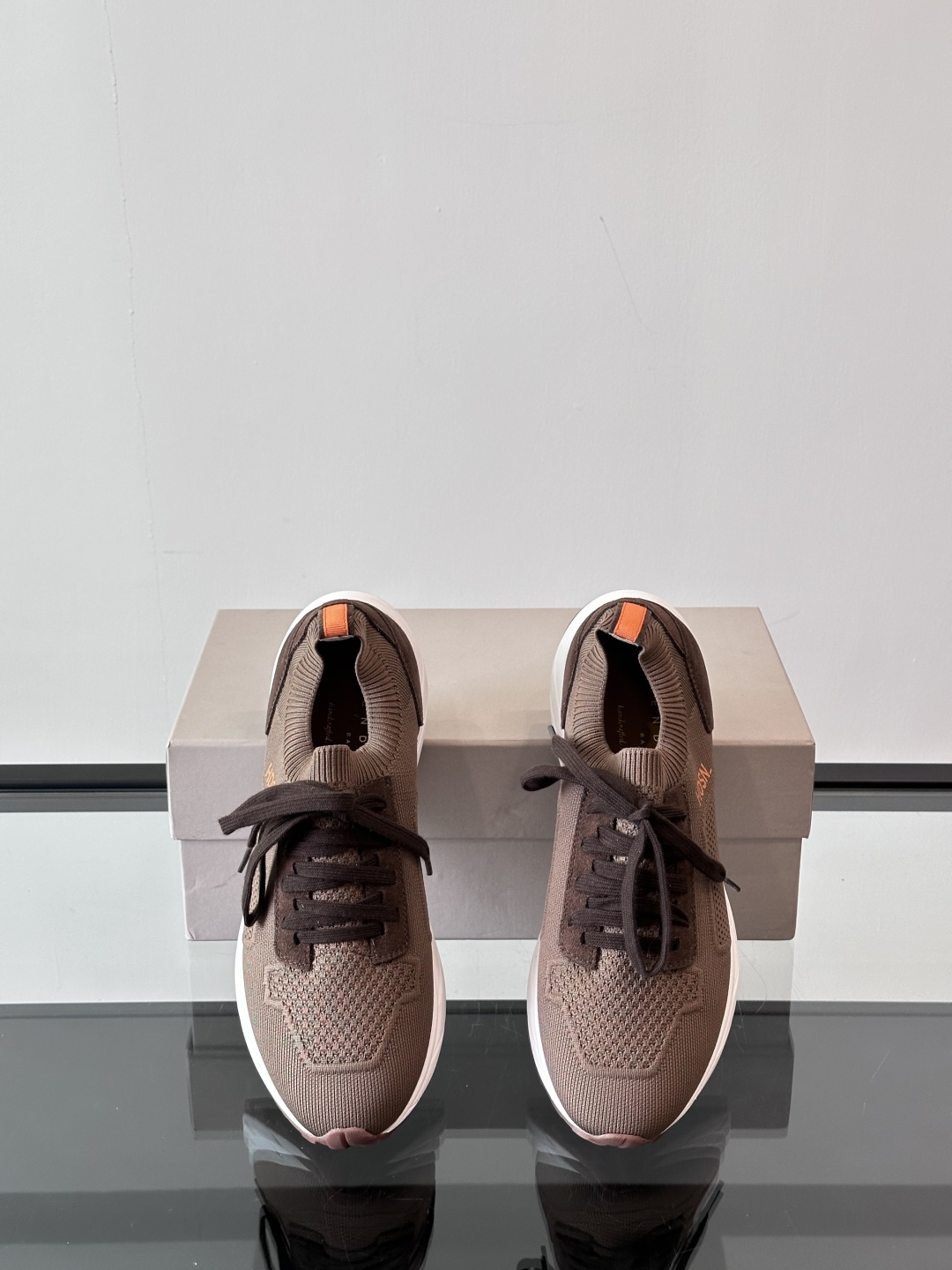 Henderson意大利品牌休闲运动鞋👟，Henderson的鞋履不仅舒适，还超级百搭。无论是职场、约会