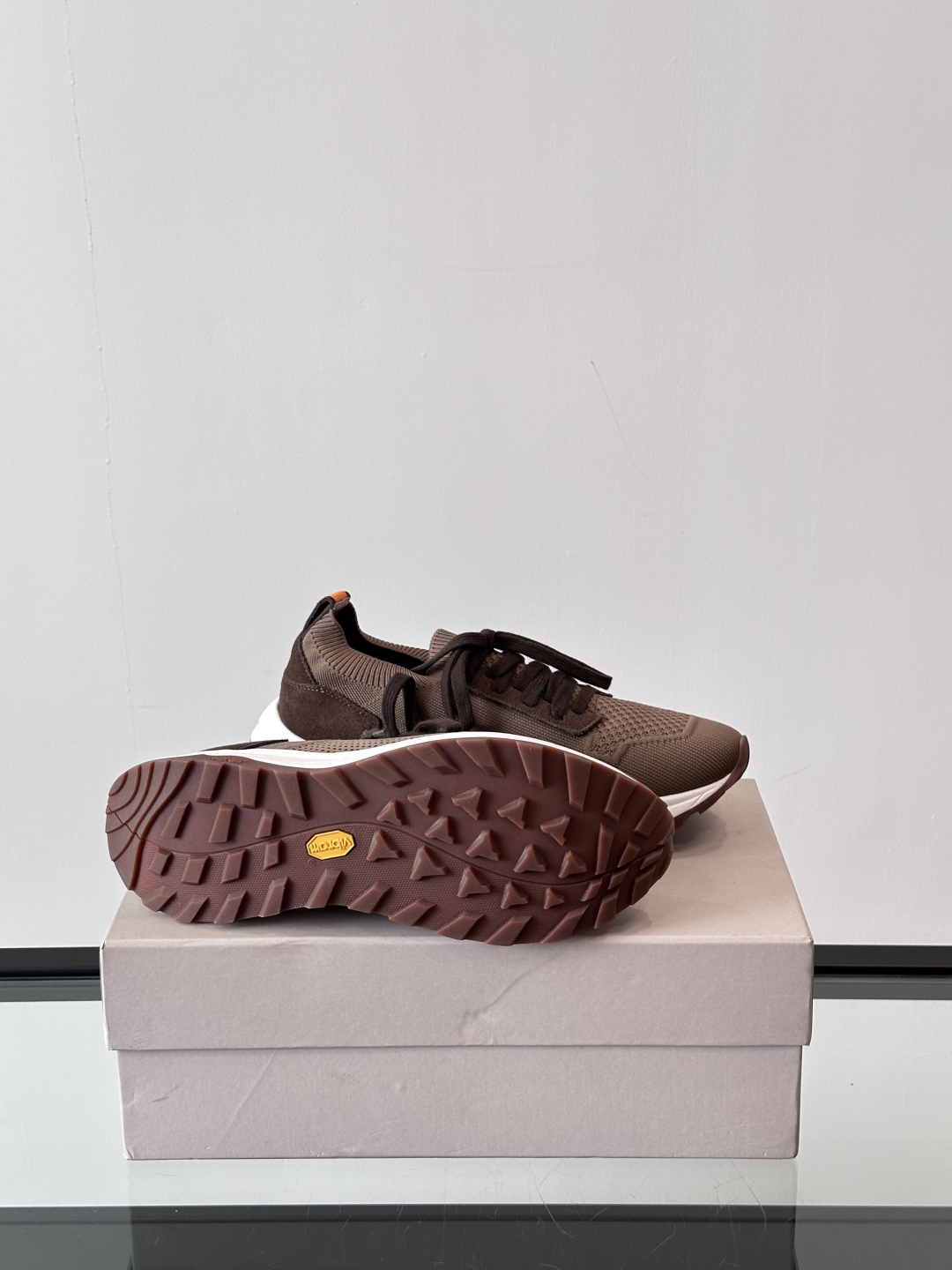 Henderson意大利品牌休闲运动鞋👟，Henderson的鞋履不仅舒适，还超级百搭。无论是职场、约会