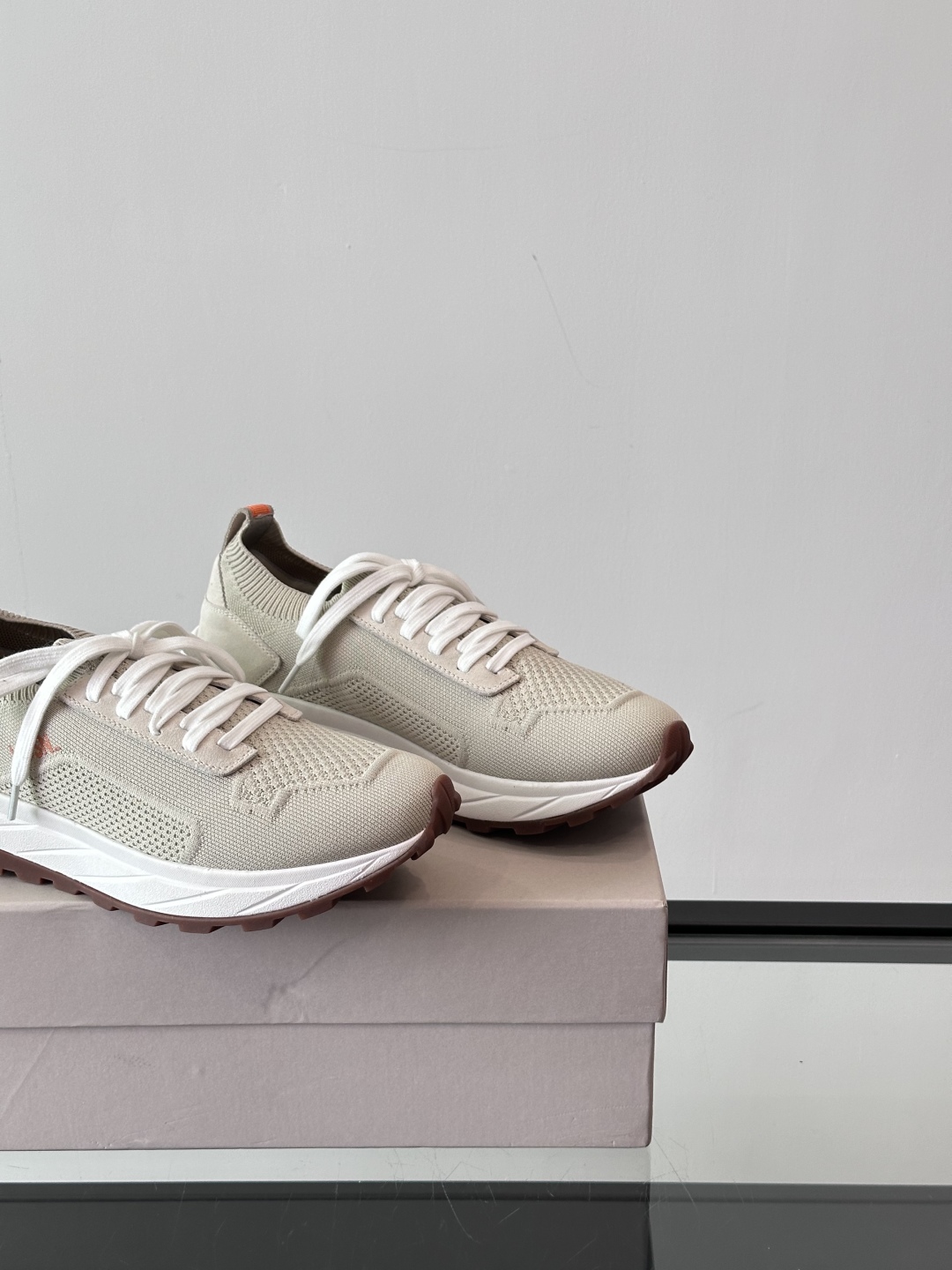 Henderson意大利品牌休闲运动鞋👟，Henderson的鞋履不仅舒适，还超级百搭。无论是职场、约会